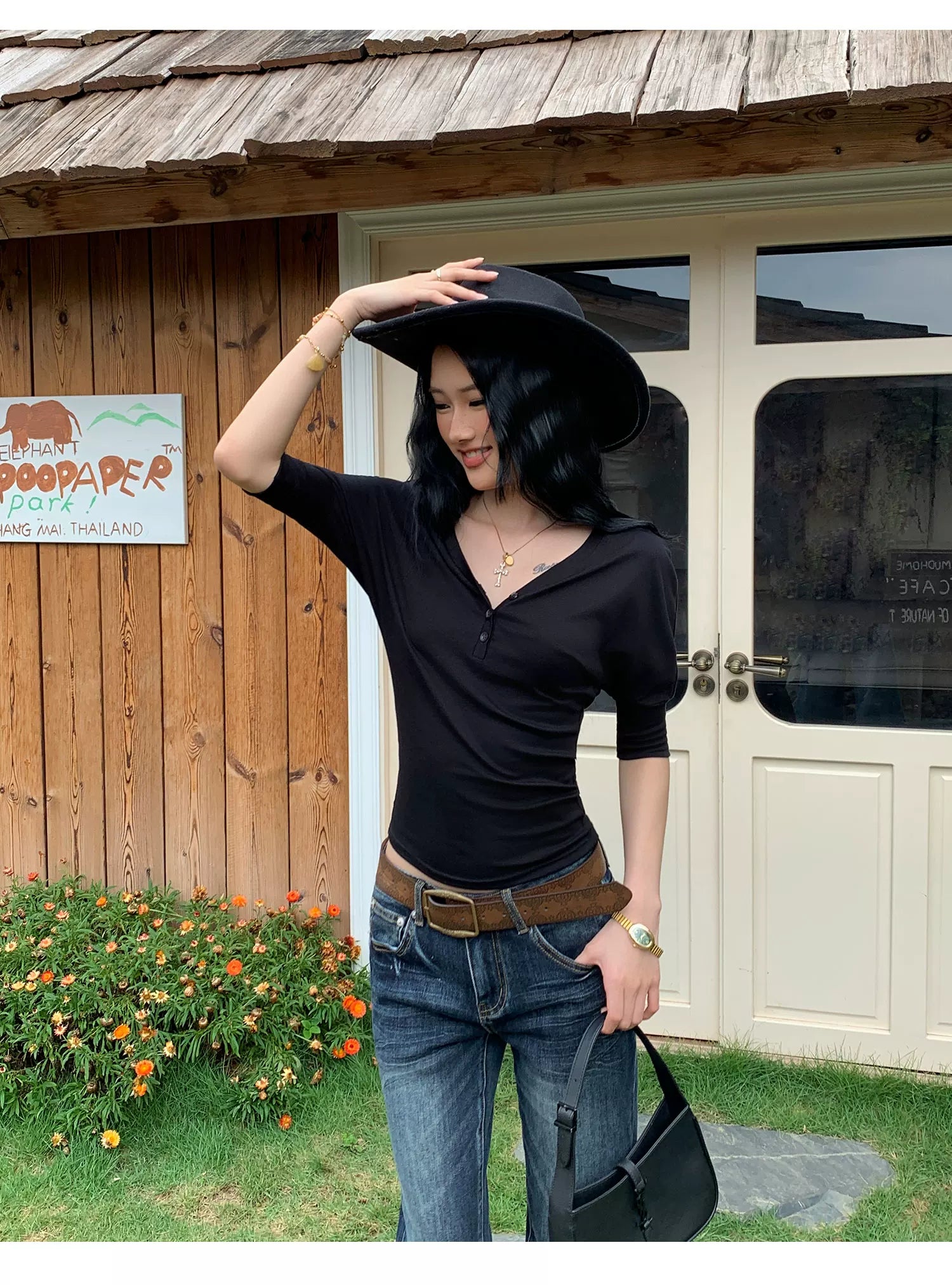 Audwyn V-neck Loose and Thin Tee