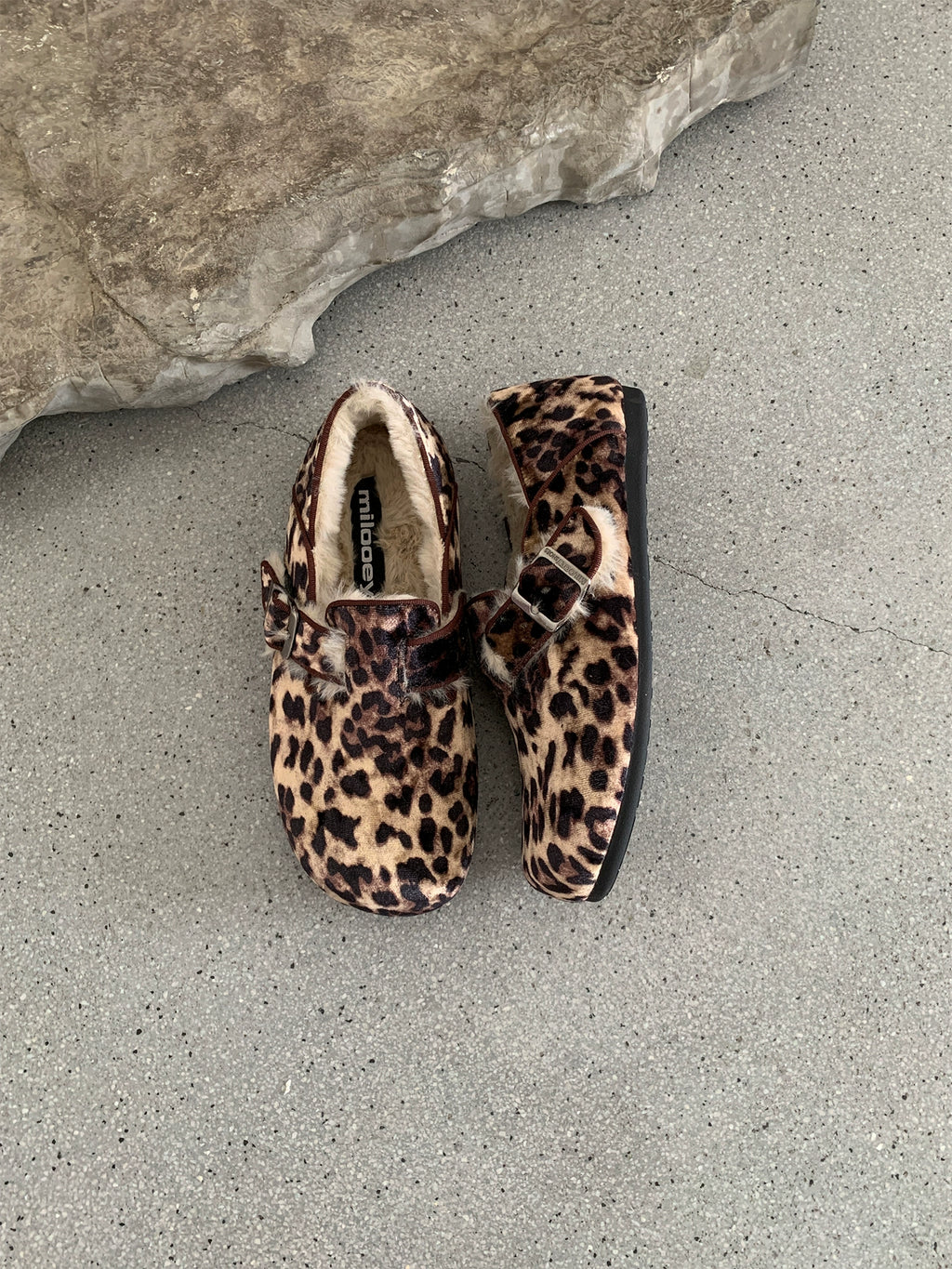Milooey Vintage Leather Fleece Round Head Shoes