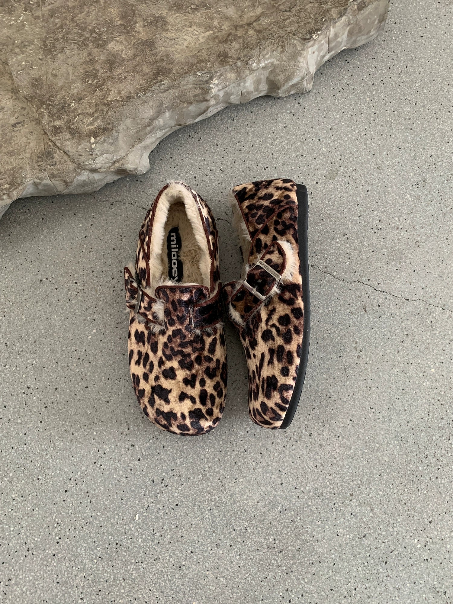 Milooey Vintage Leather Fleece Round Head Shoes