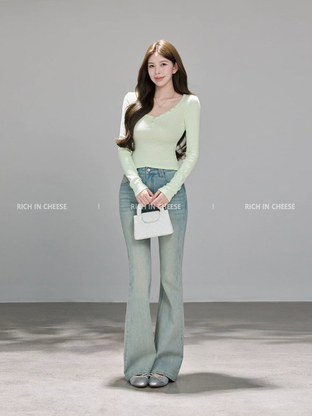 RICH IN CHEESE Slim and Versatile Long Sleeves