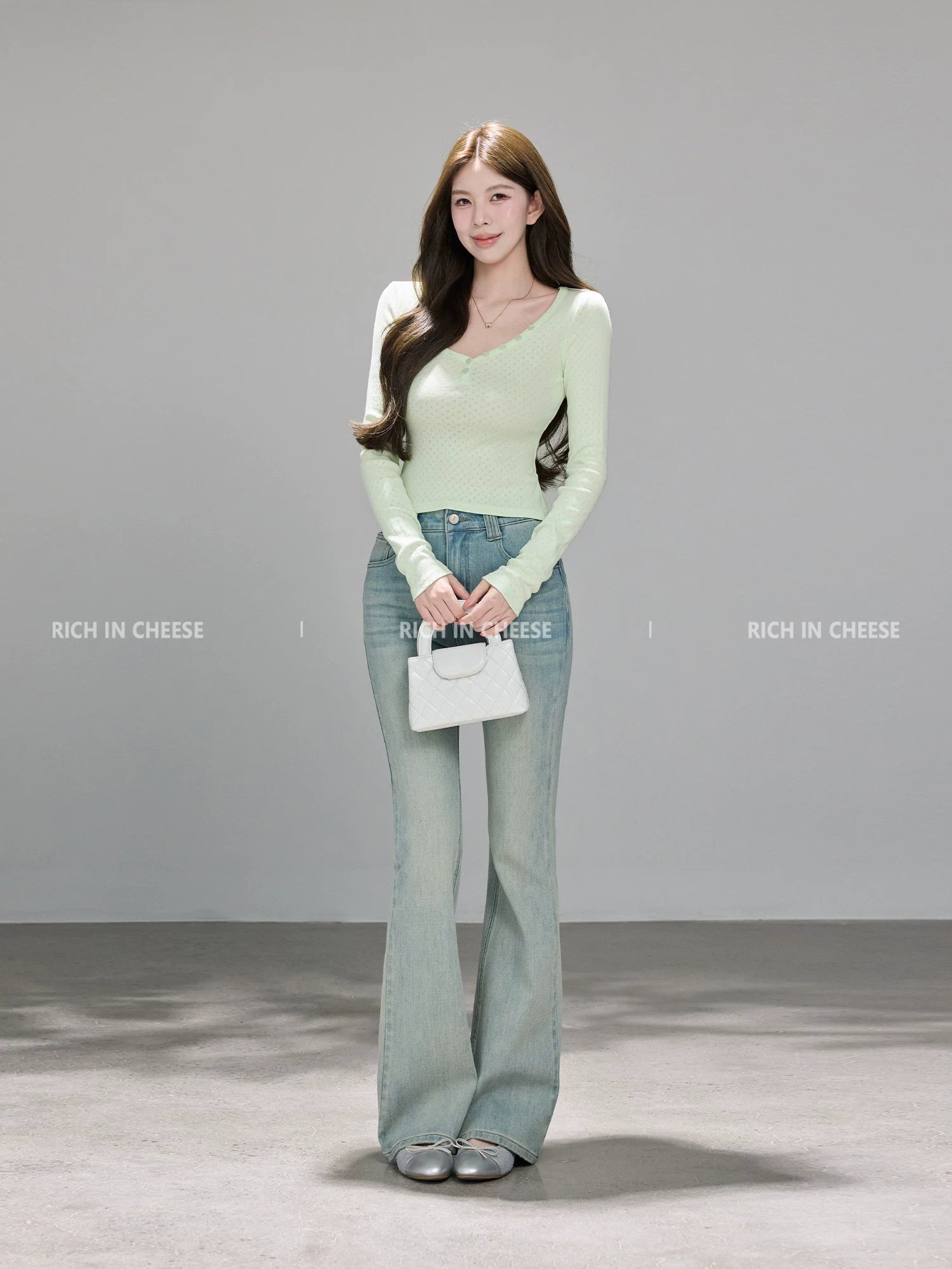 RICH IN CHEESE Slim and Versatile Long Sleeves