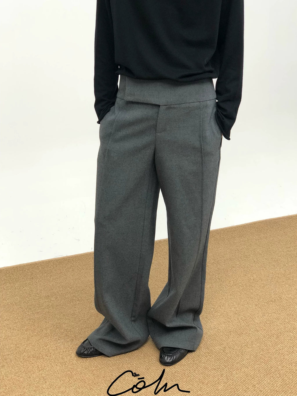 COLN Wide Waist Seal Thin Flared Pants