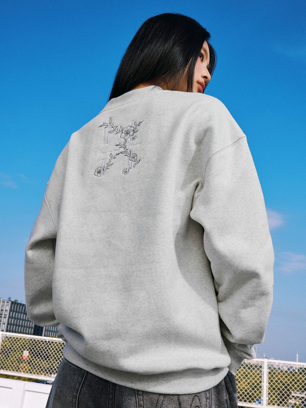 MEDM Alphabet Flower Bag Needle Crew Neck Fleece Sweater