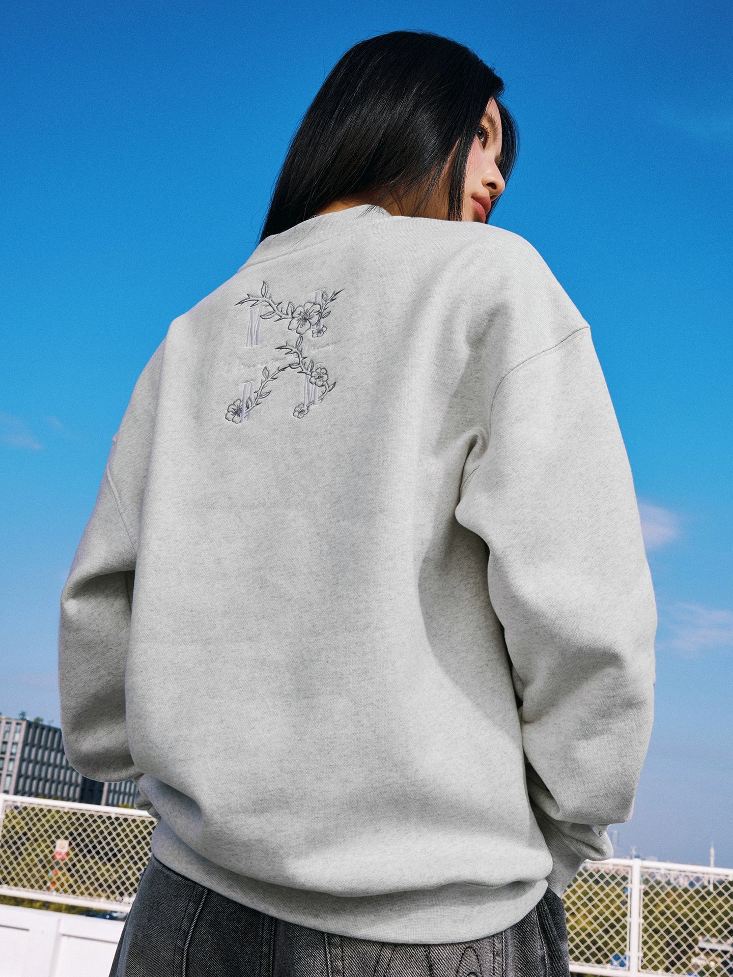 MEDM Alphabet Flower Bag Needle Crew Neck Fleece Sweater
