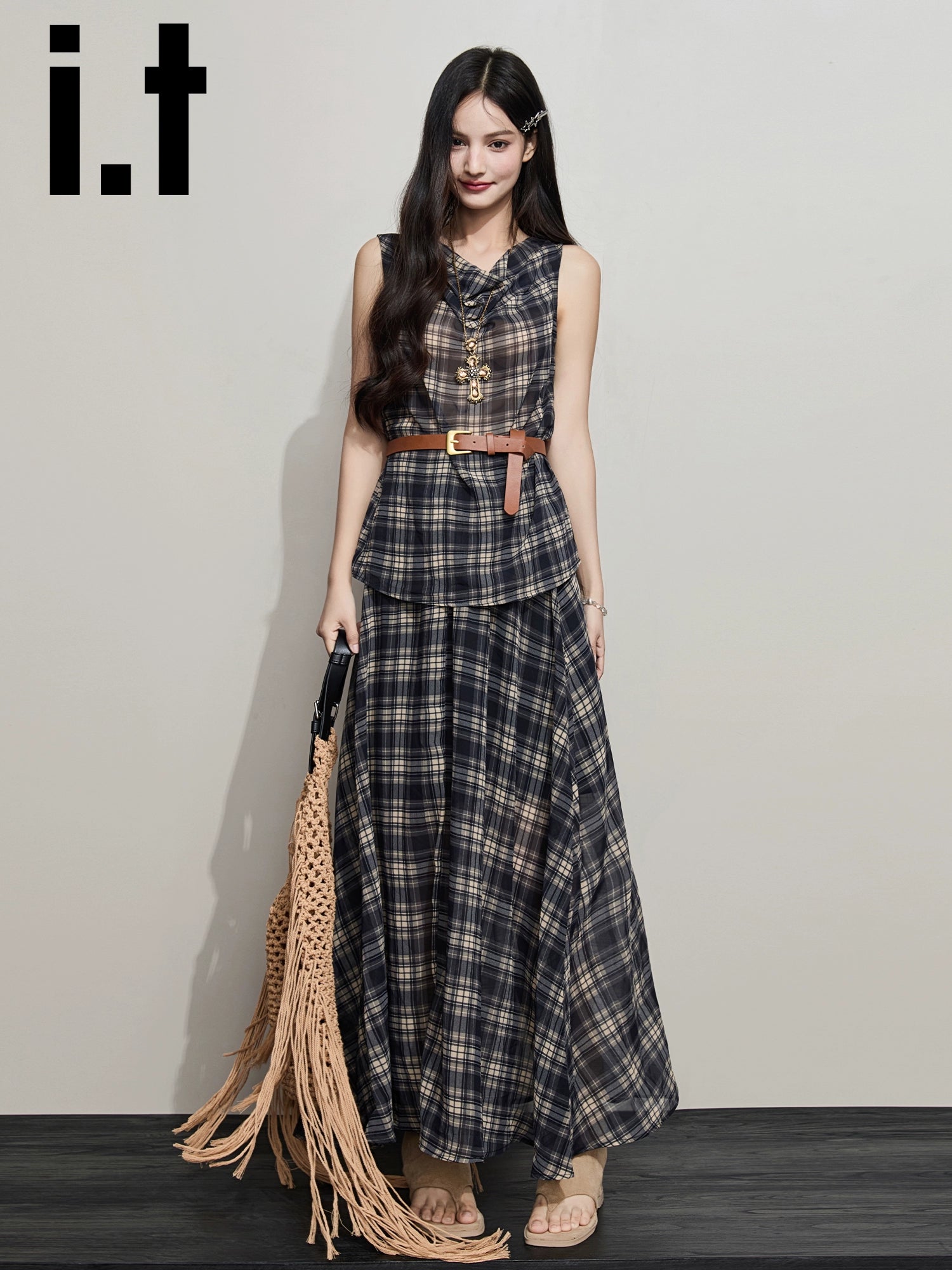 IT: CHOCOOLATE Check Neck Top High Waist Skirt Two-piece Set