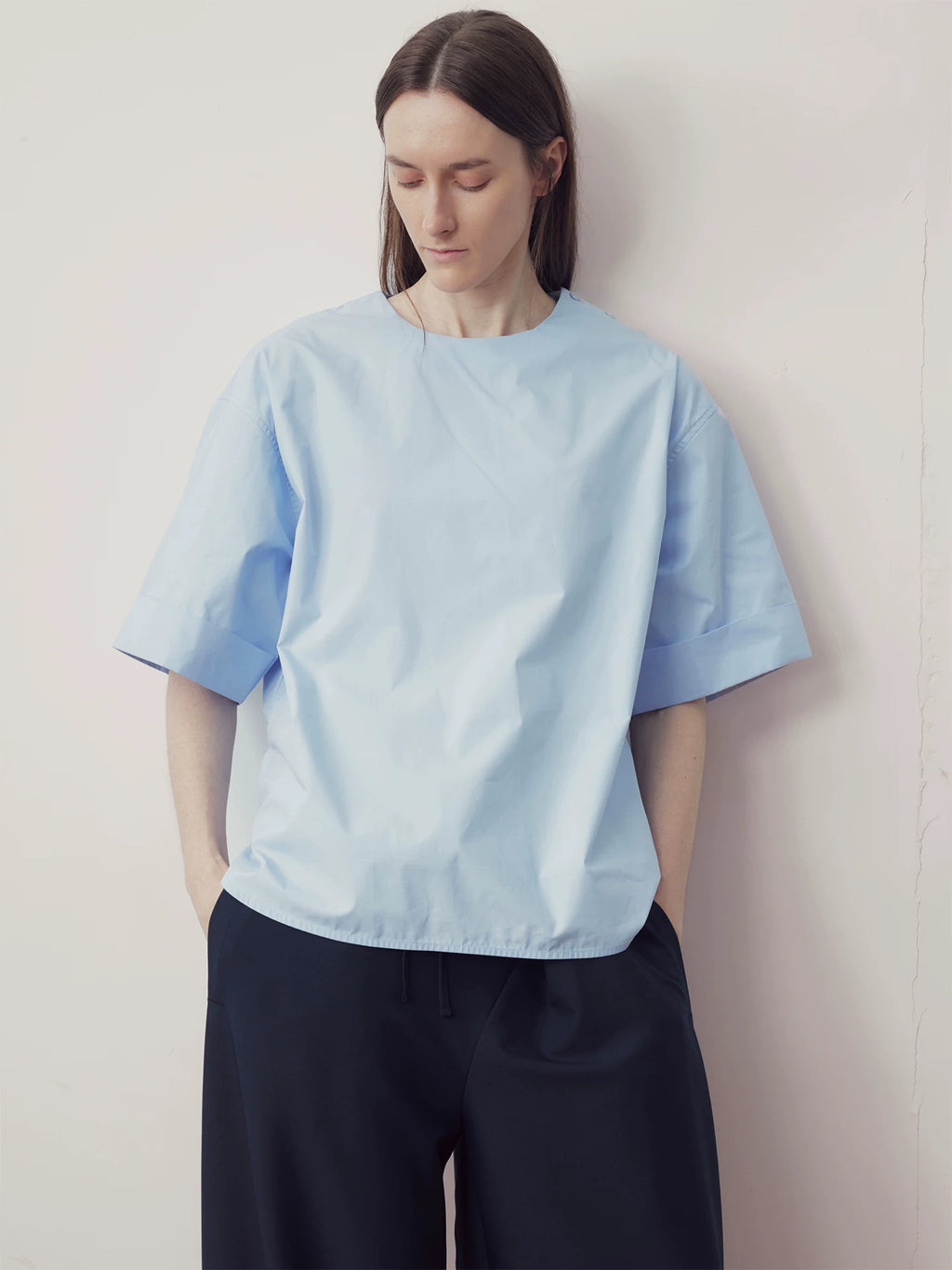 COLN Simple Neckline Button-down Short-sleeved Shirt