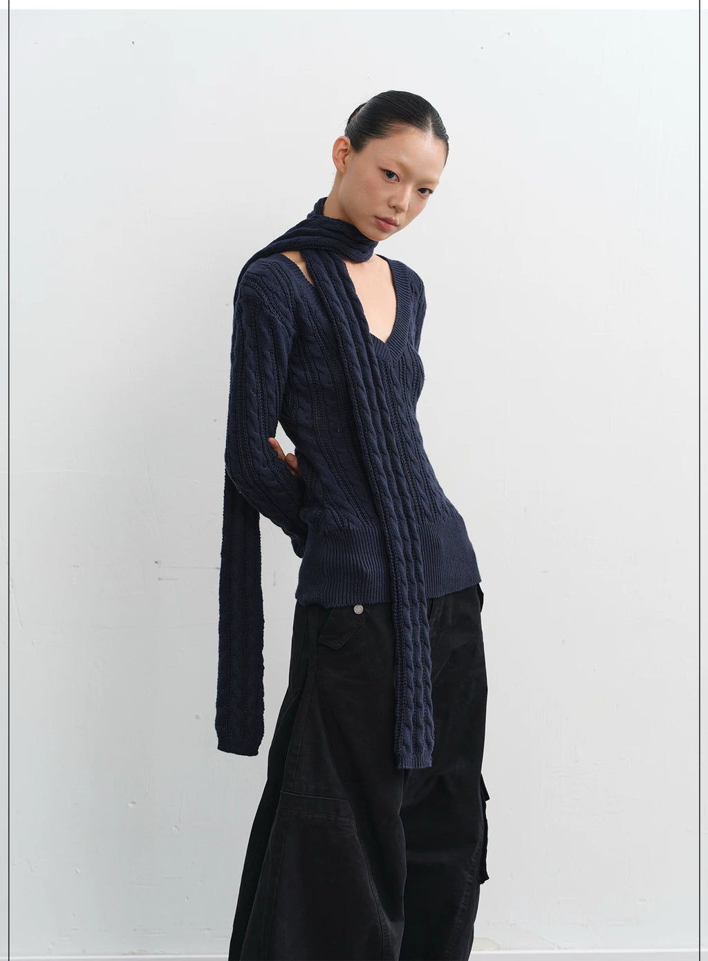 LINY LIBERTY Vintage V-neck Twisted Waist Knitted Sweater