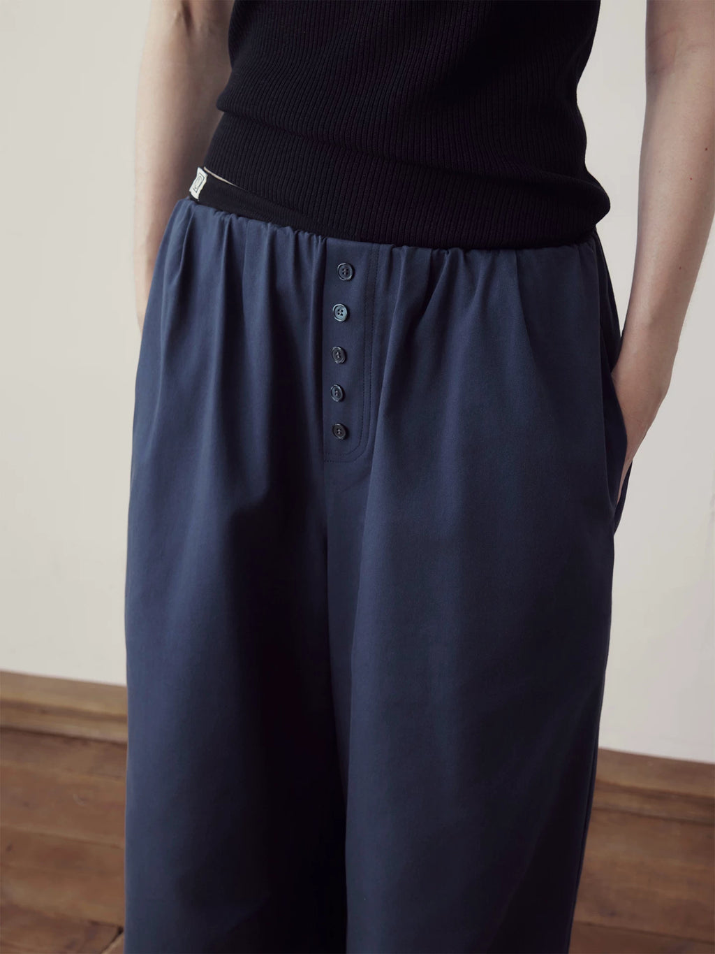 COLN Single-breasted Elastic Waist Slacks
