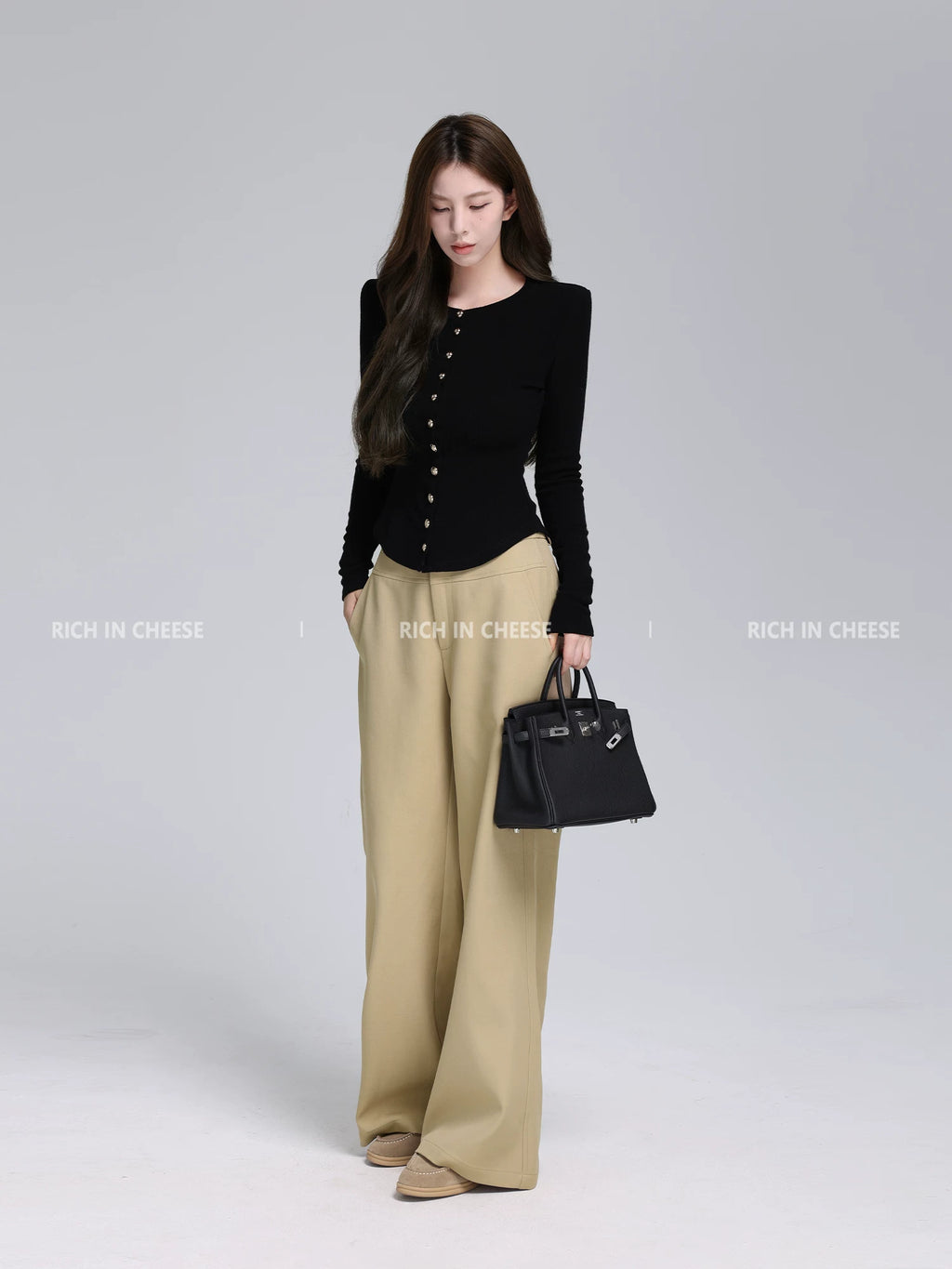 RICH IN CHEESE Metal Buckle Premium Crew-neck Knitted Cardigan