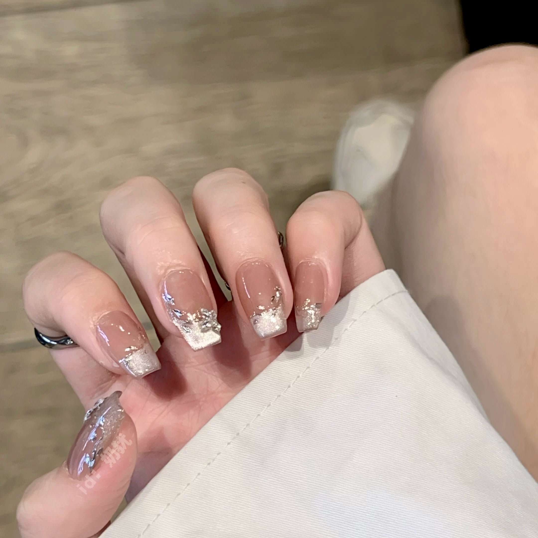 Beetle Nails Champagne Silver Hand-Painted Press-On Nails
