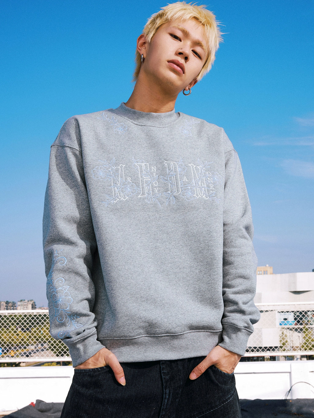 MEDM Alphabet Flower Bag Needle Crew Neck Fleece Sweater