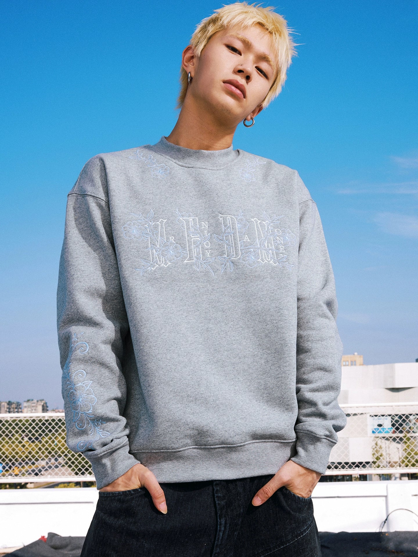 MEDM Alphabet Flower Bag Needle Crew Neck Fleece Sweater