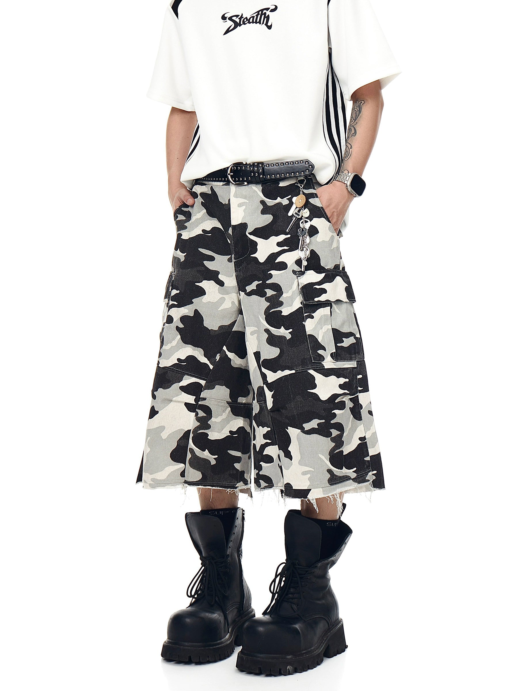 BLACKLISTS Ruining Burrs Brush Wax Camouflage Shorts