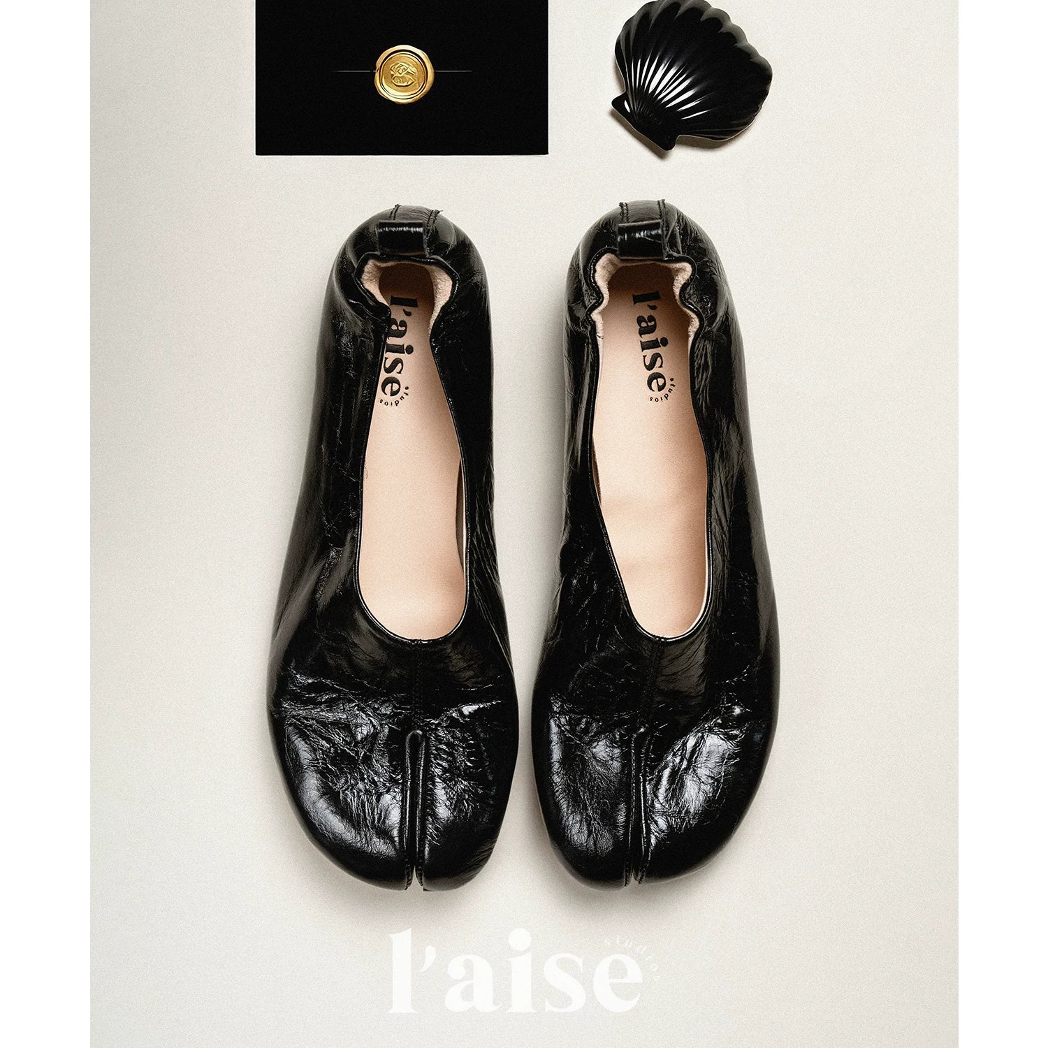 L'aise Retro Flat-toed Shoes