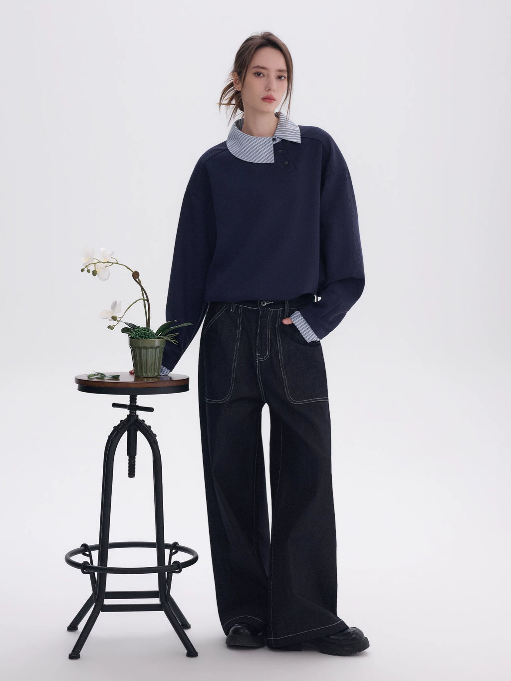 CHOR Long-sleeved Sweatshirt with Loose Stripes on Lapels