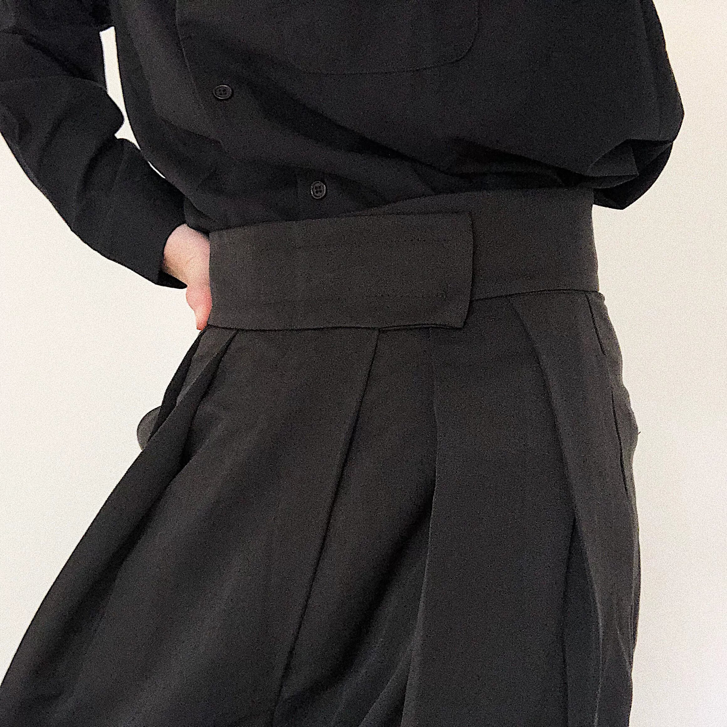 COLN High Waist Pleated Velcro Wide Leg Carrot Pants