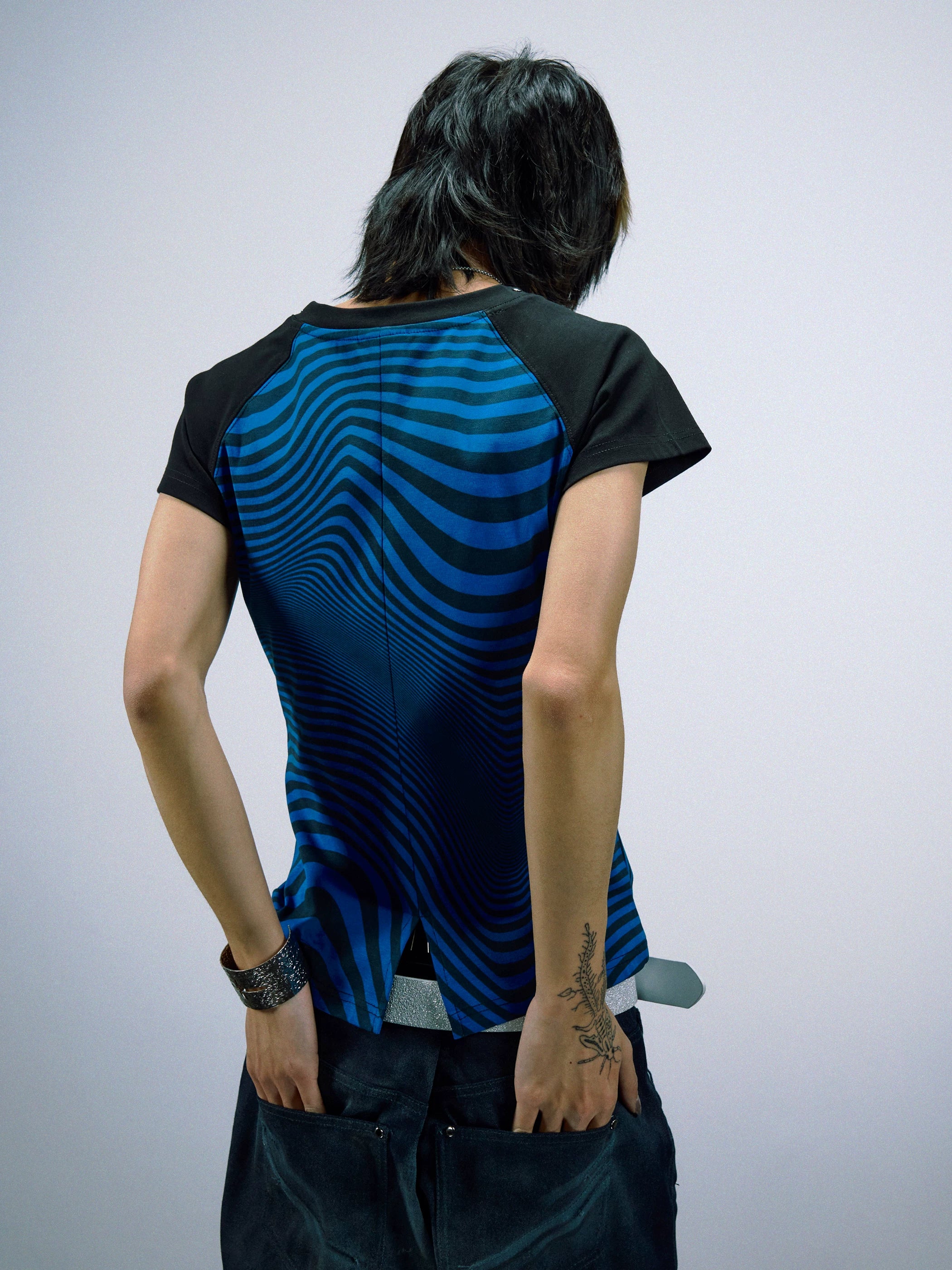 PAIKI Skull Striped Glitter Hot Gold Shoulder Slim Tee