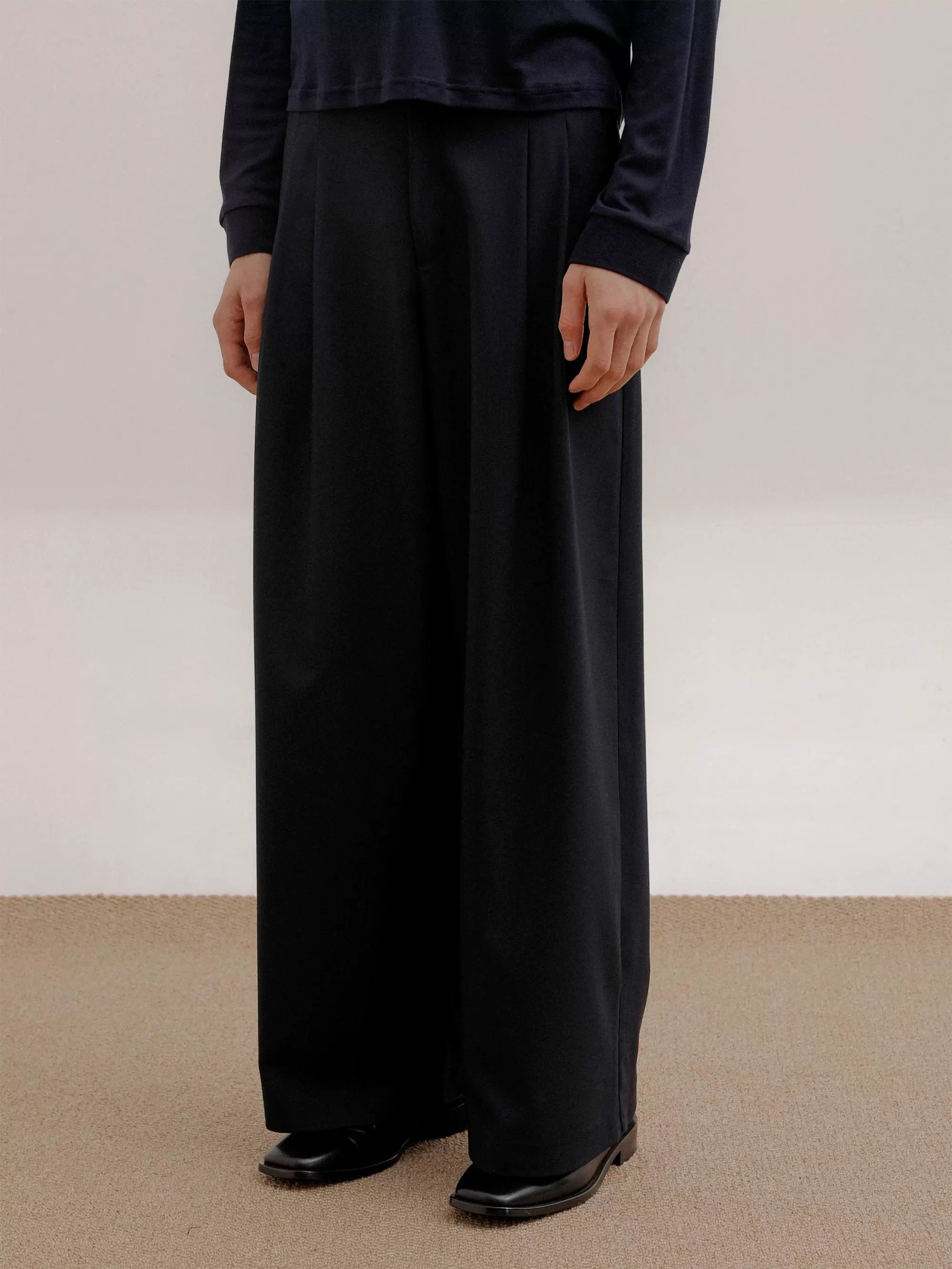 COLN Loose Straight Multi-pleated Casual Trousers