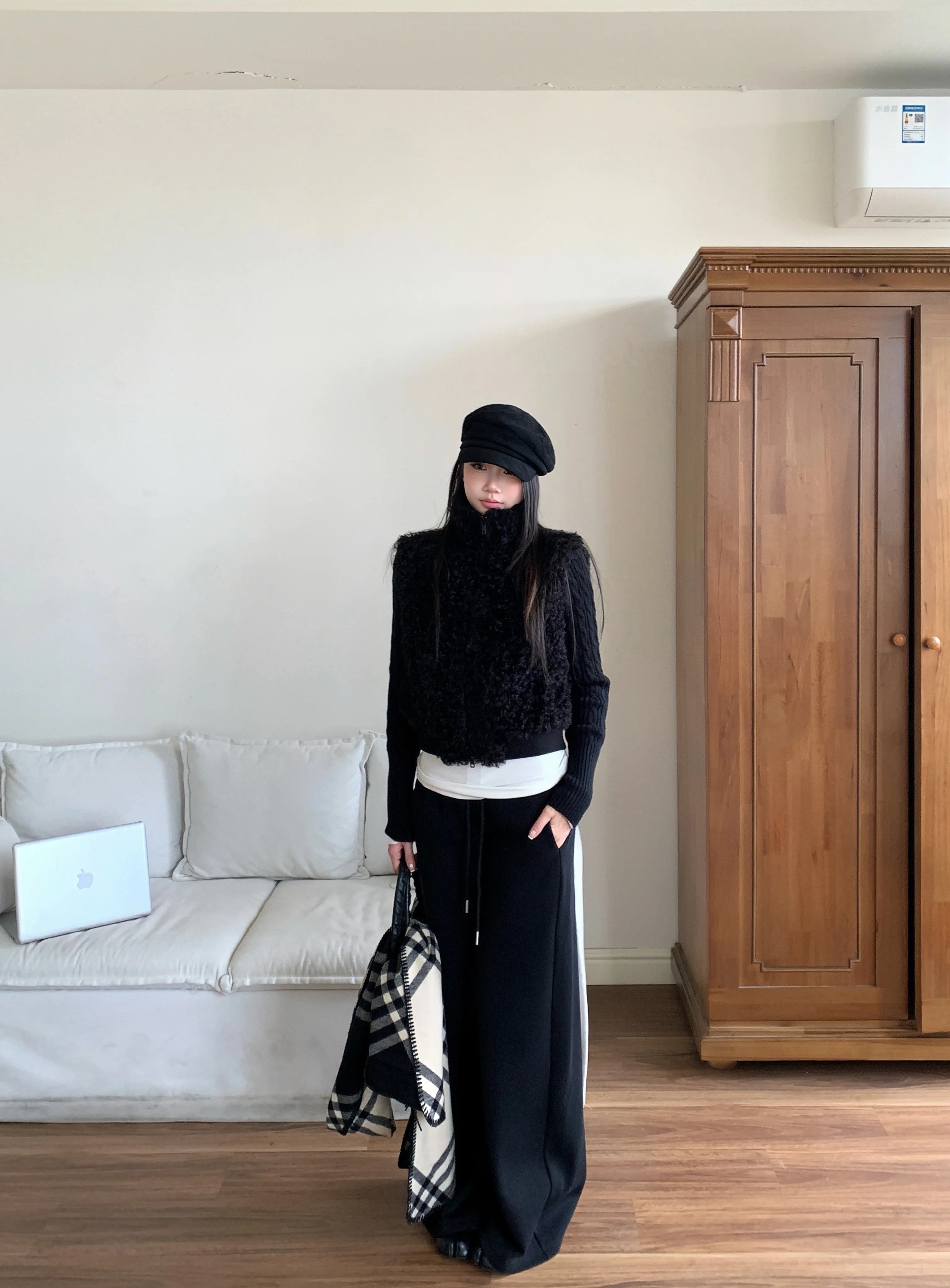 WITHMIN Slim-fitting and Thin Fluffy Short Coat