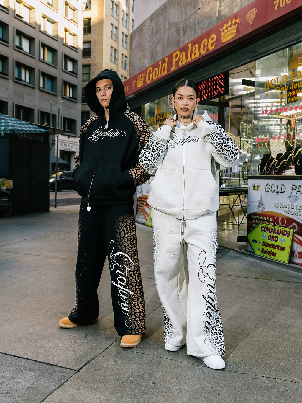 GRAF Gradual Change Snow Leopard Pattern Rhinestone Fleece Sweatpants