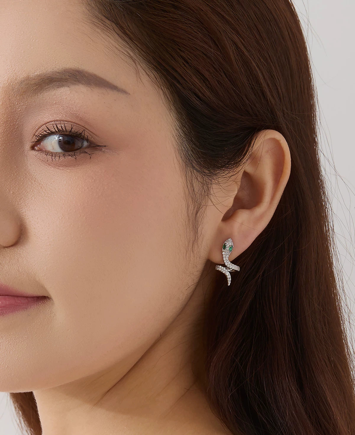 DODOGOGO Snake Temperament Cool Stud Earrings