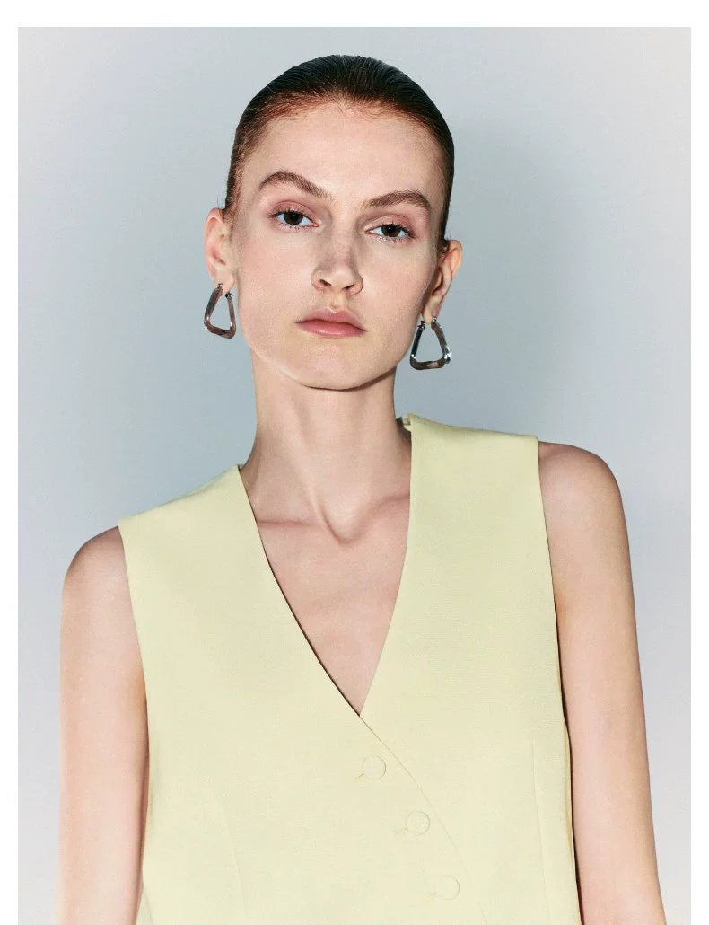 URBAN REVIVO Temperament Commuter Oblique Placket V-neck Vest