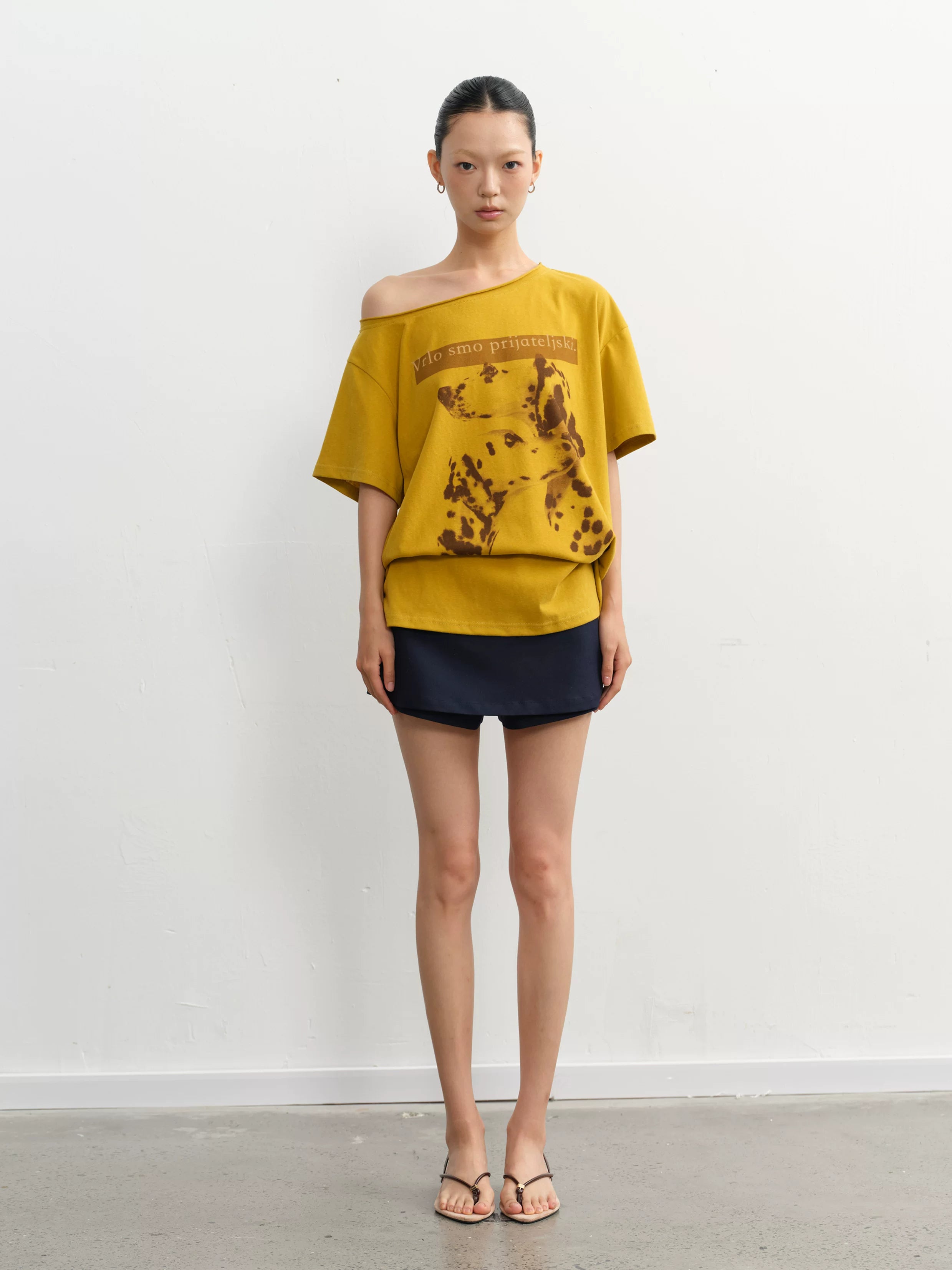 LINY LIBERTY Vintage Dalmatian Print Slanted Shoulder Knit Tee
