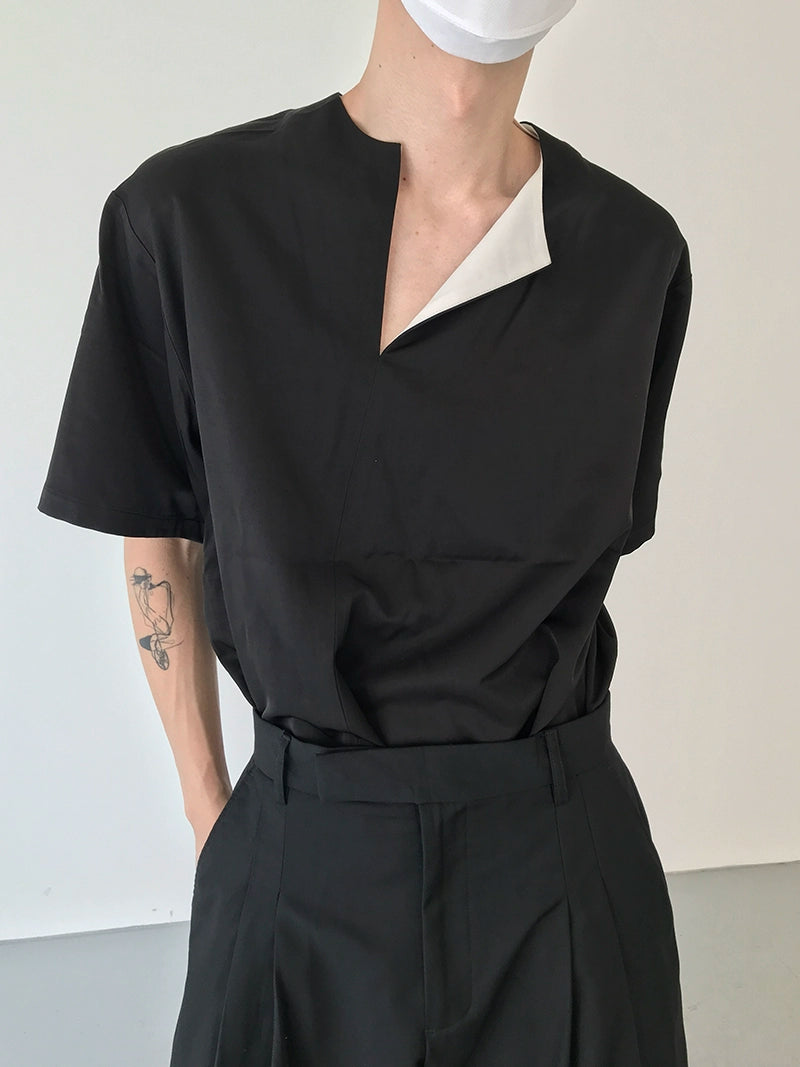 COLN Contrast Neckline Fold Silky Tee