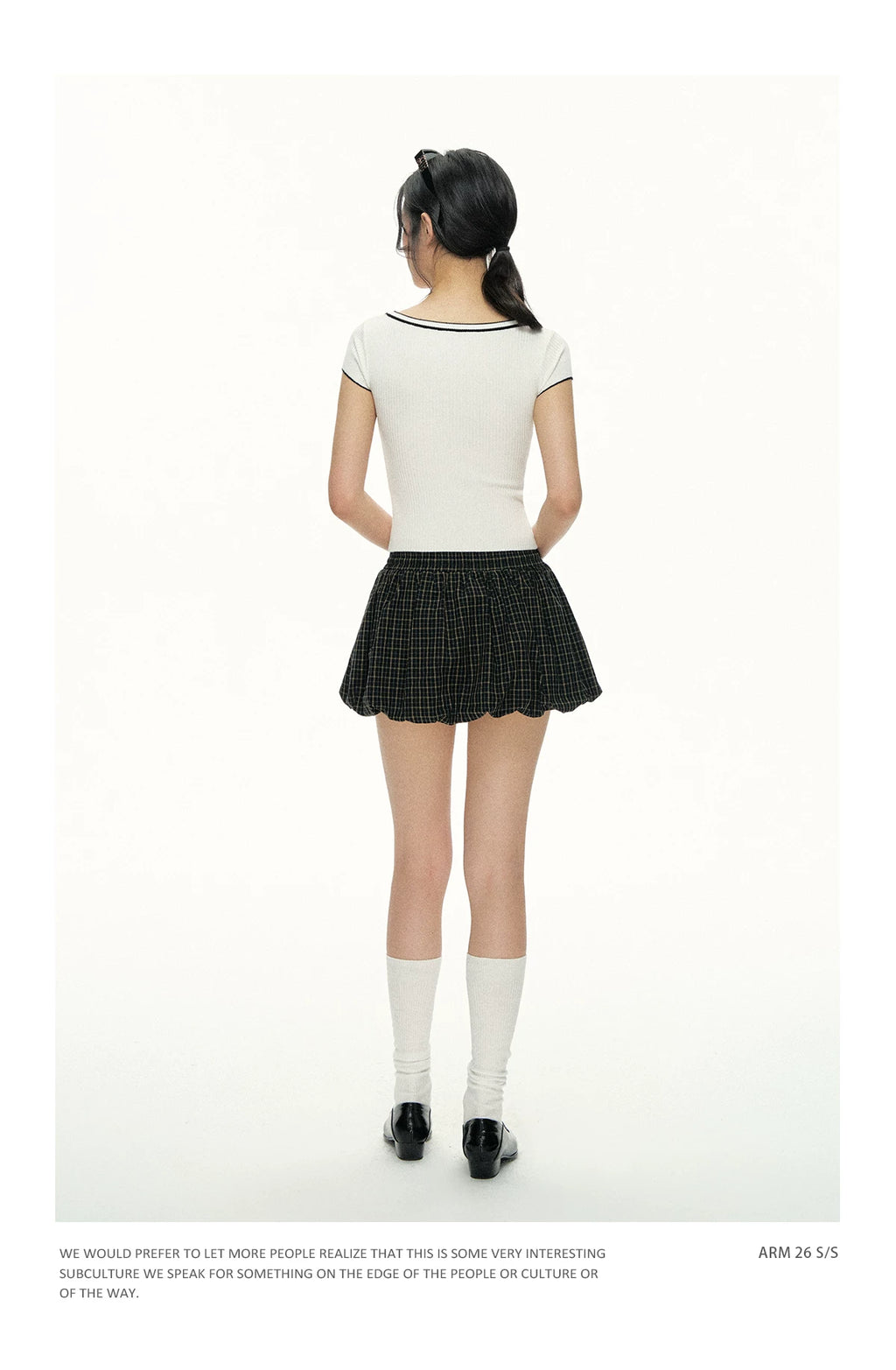 Ariseism Lace-up Contrasting Square Neck Knitted Tee