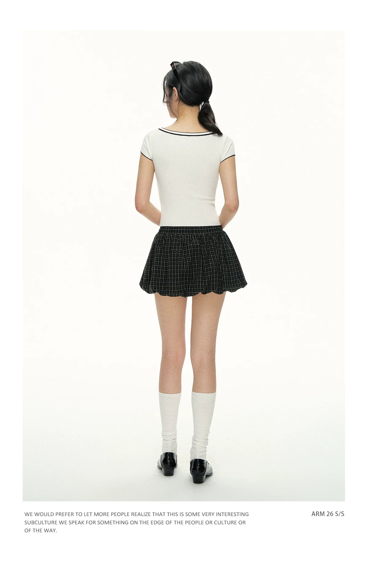 Ariseism Lace-up Contrasting Square Neck Knitted Tee