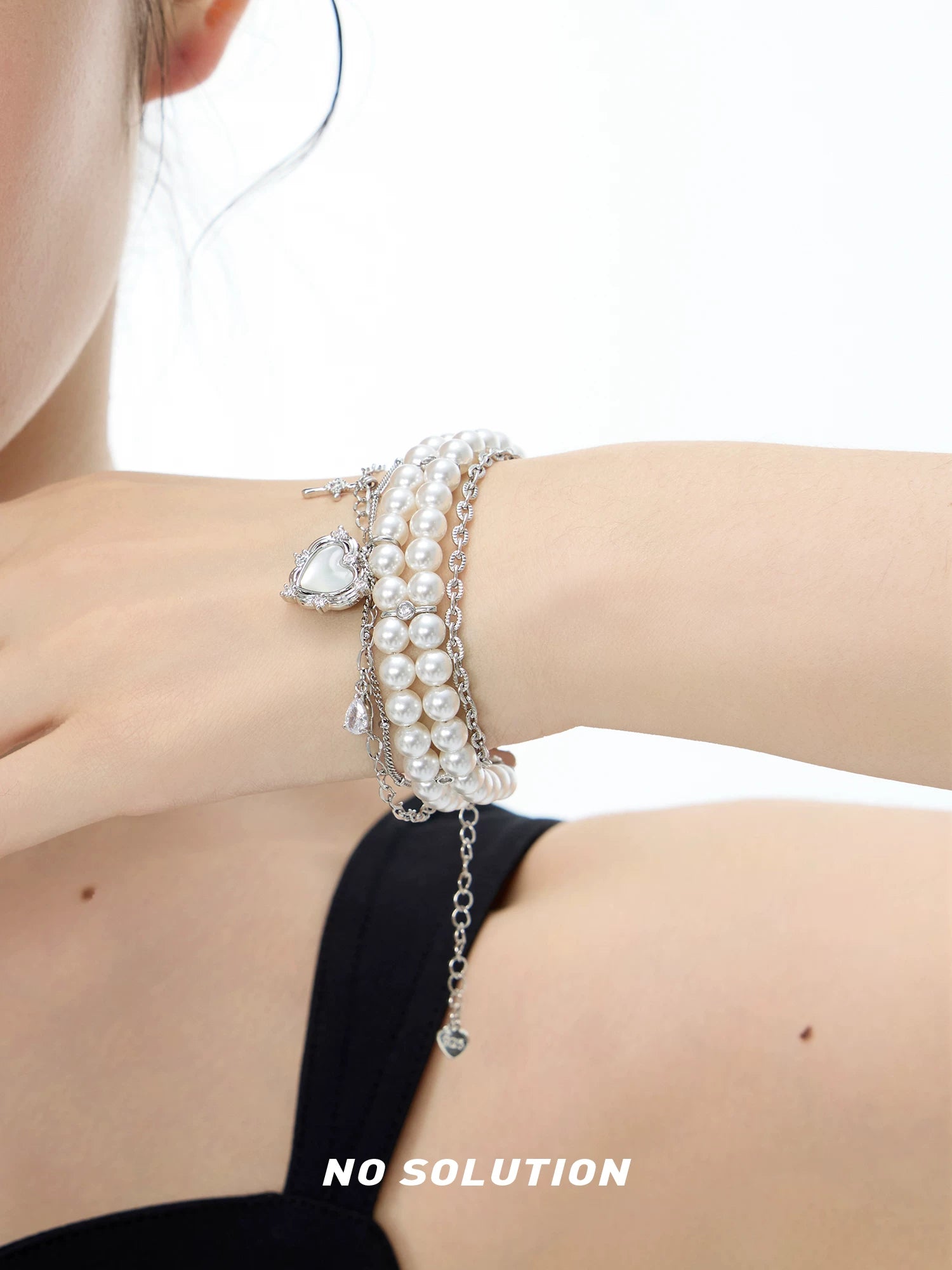 NO SOLUTION Multi-layer Pearl Stacking Bracelet
