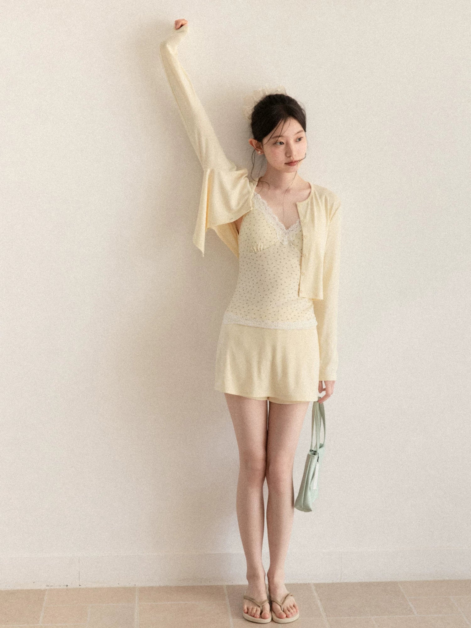 Cantonstory V-neck Lace Sling Vest
