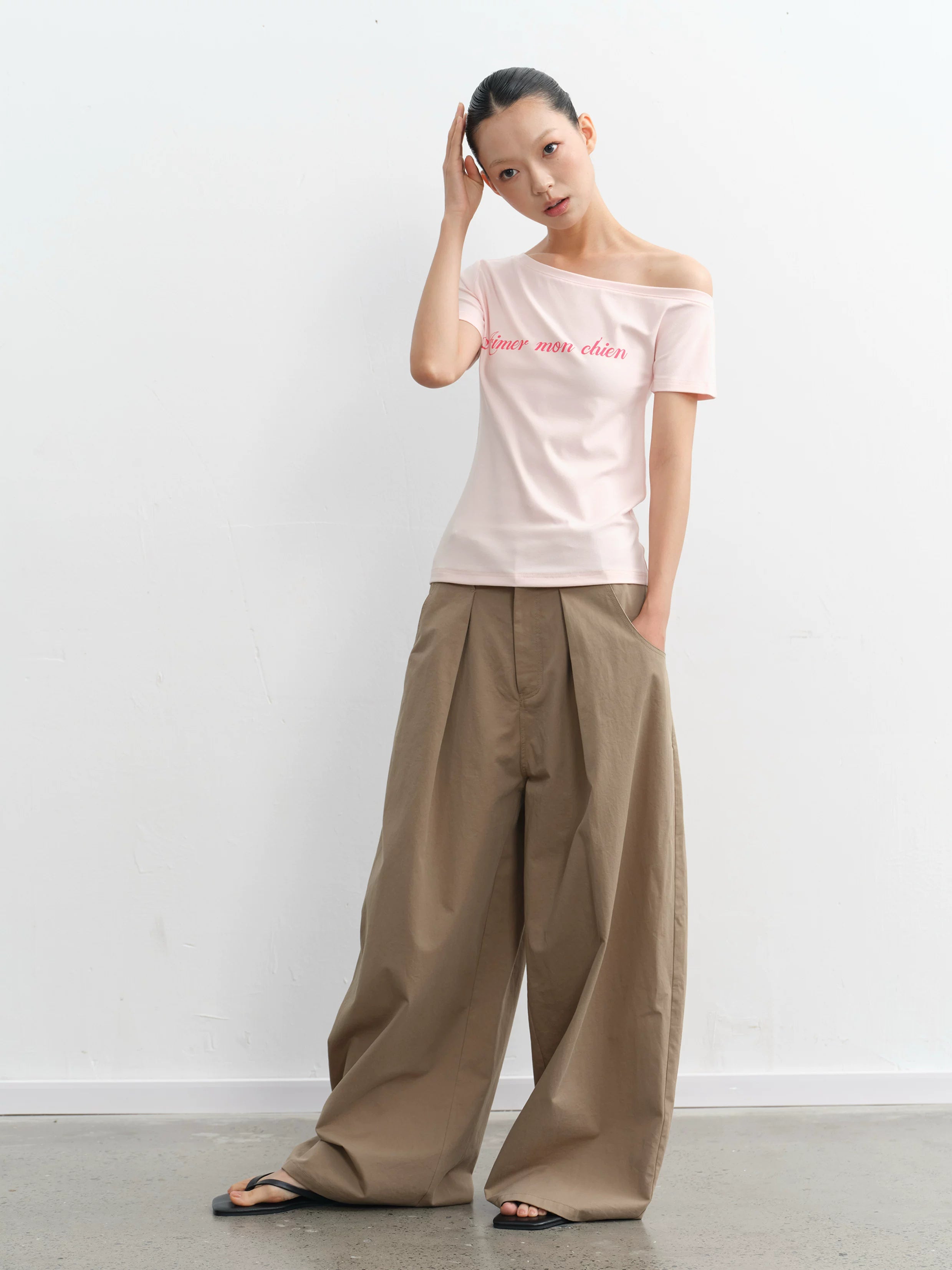 LINY LIBERTY Asymmetrical Slanted Shoulder Printed Slim Tee