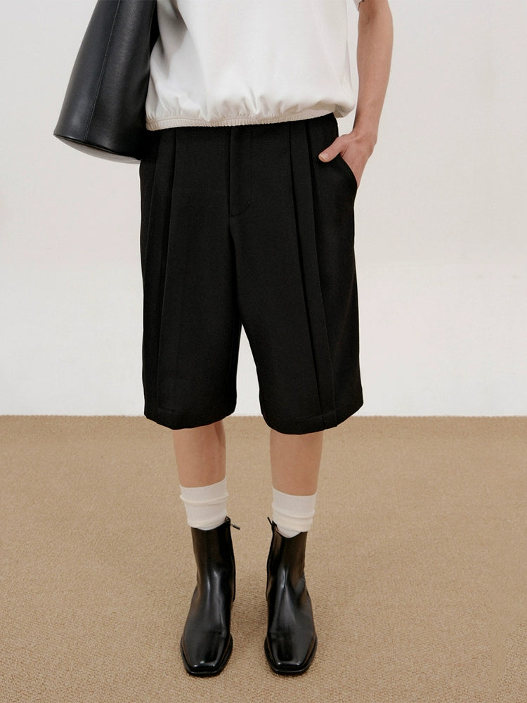 COLN Versatile Casual Pleated Shorts