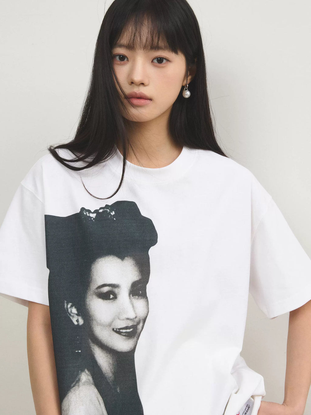 EeeeArtMonster Spoof Vintage Portrait Loose Small Label Tee