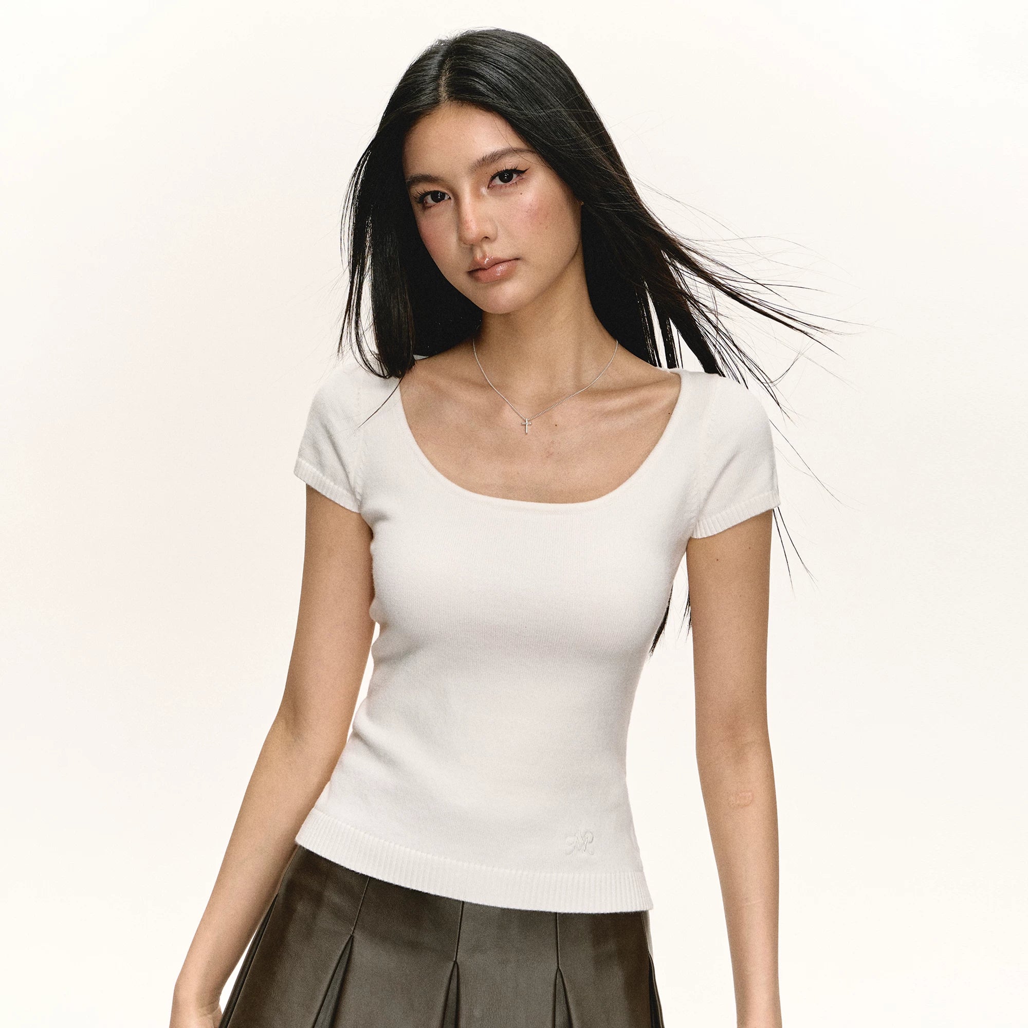 Ariseism Vintage Back Hollow Butterfly Knitted Tee