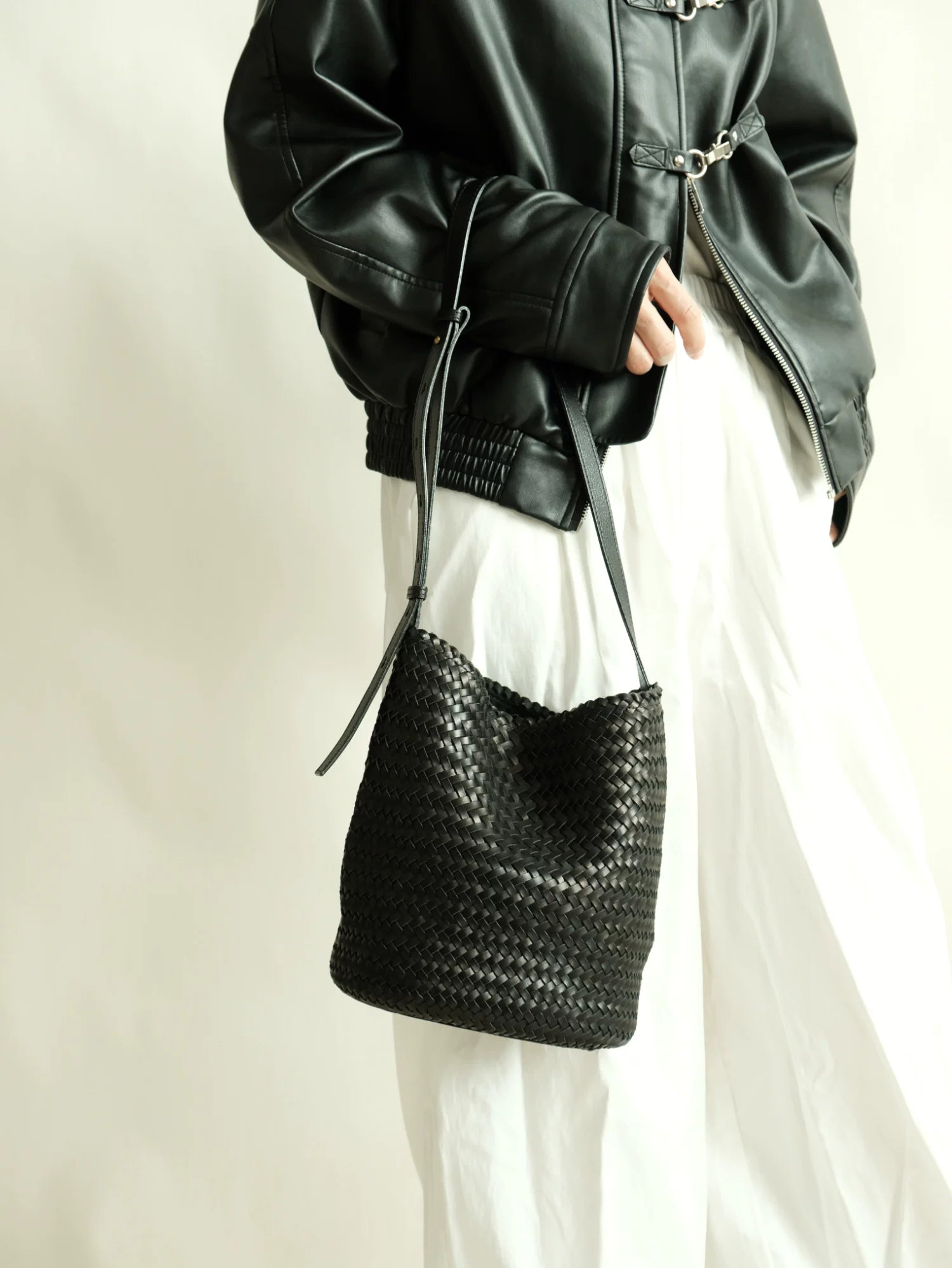 EZRO Cowhide Texture Hand-woven Messenger Bag