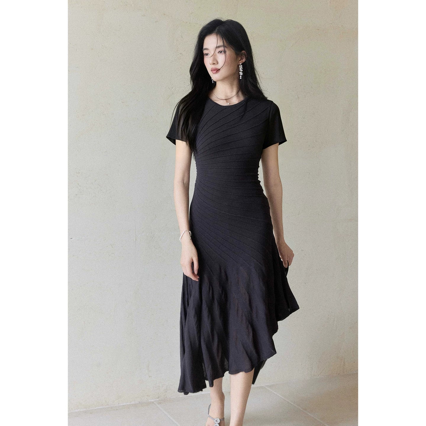 TYANG High-end Temperament Sleeveless Diagonal Pleated Dress