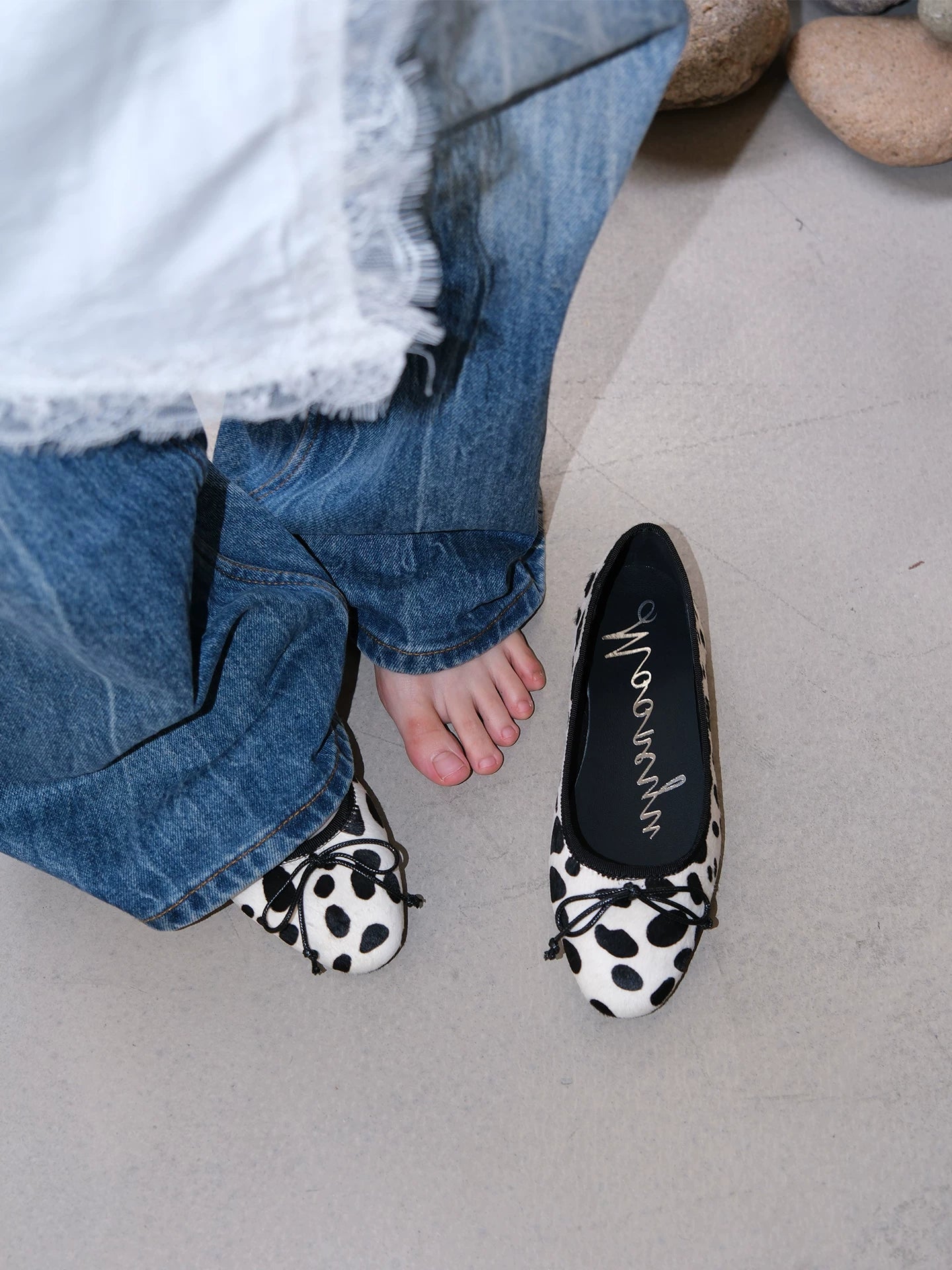 Mooreyu Polka Dot Bow Light Mouth Flat Shoes