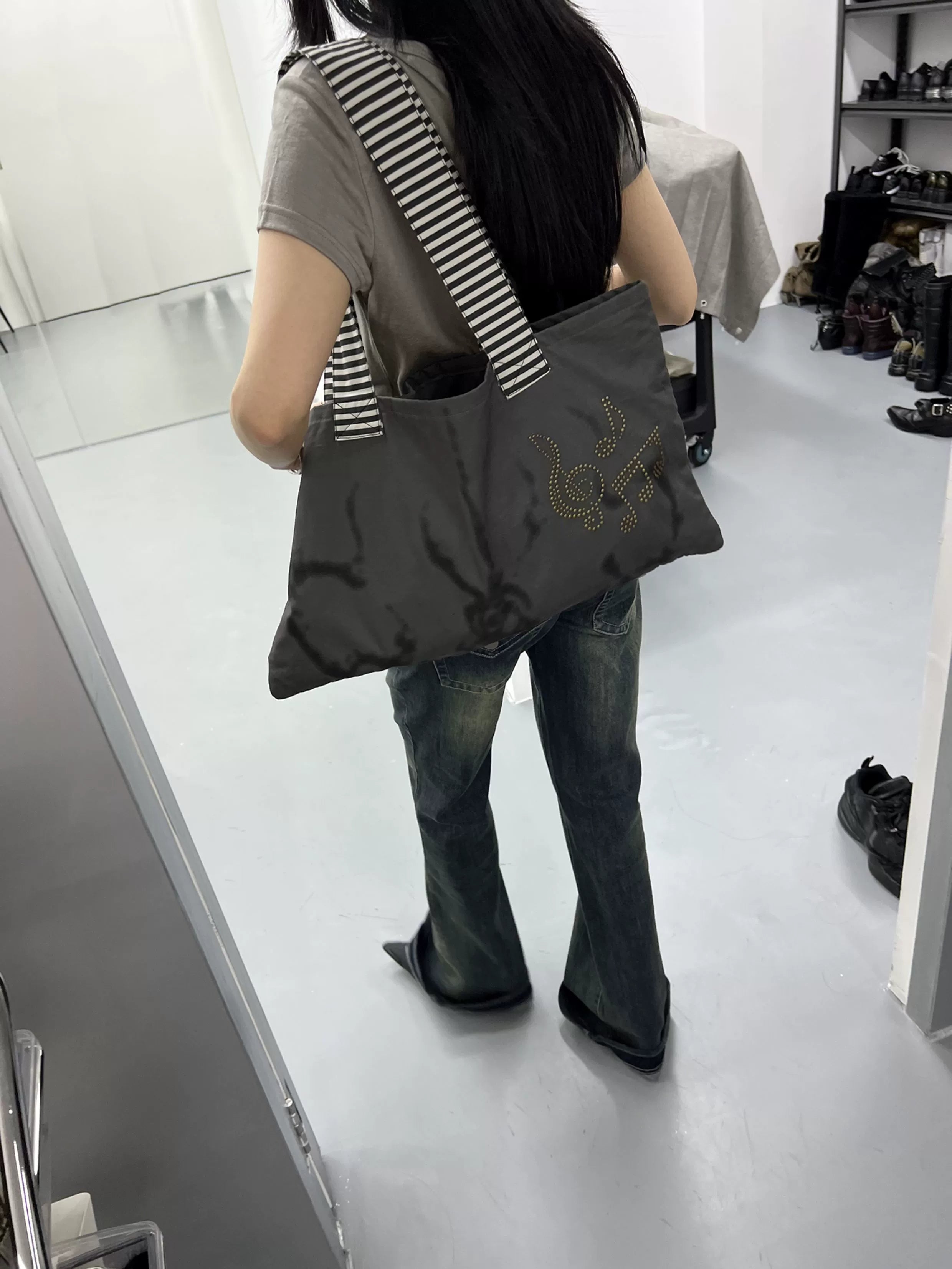 FUZZYKON Music Note Iron Nail Striped Shoulder Strap Shoulder Bag