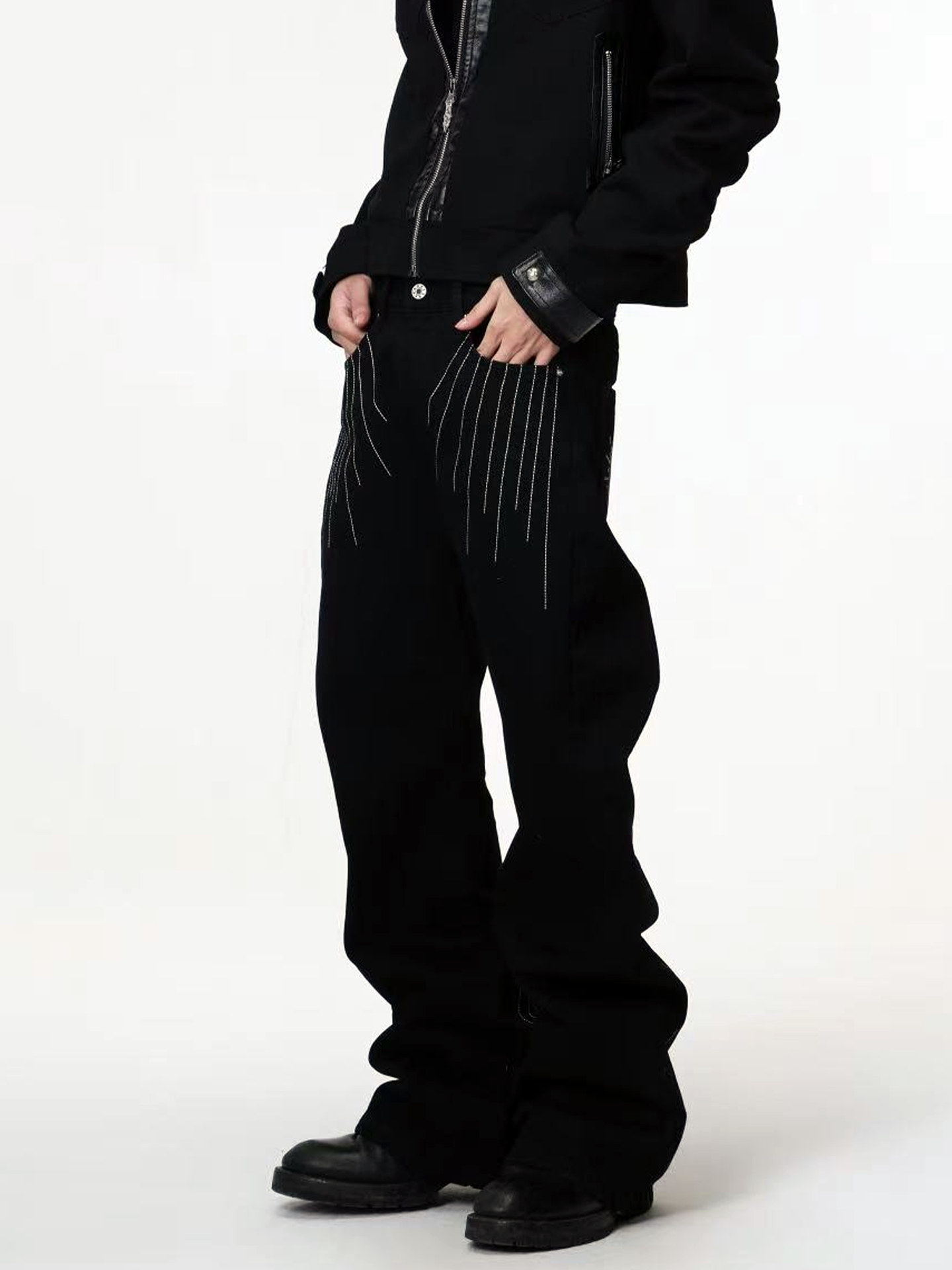 DETW Three-dimensional Line Embroidered Stacked Jeans