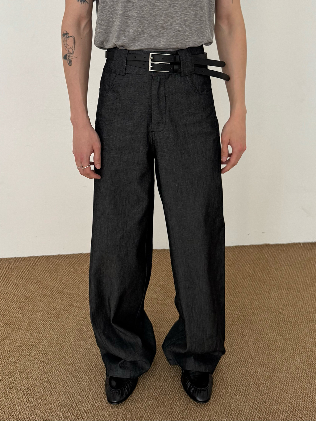 COLN Casual Thin Tapered Jeans