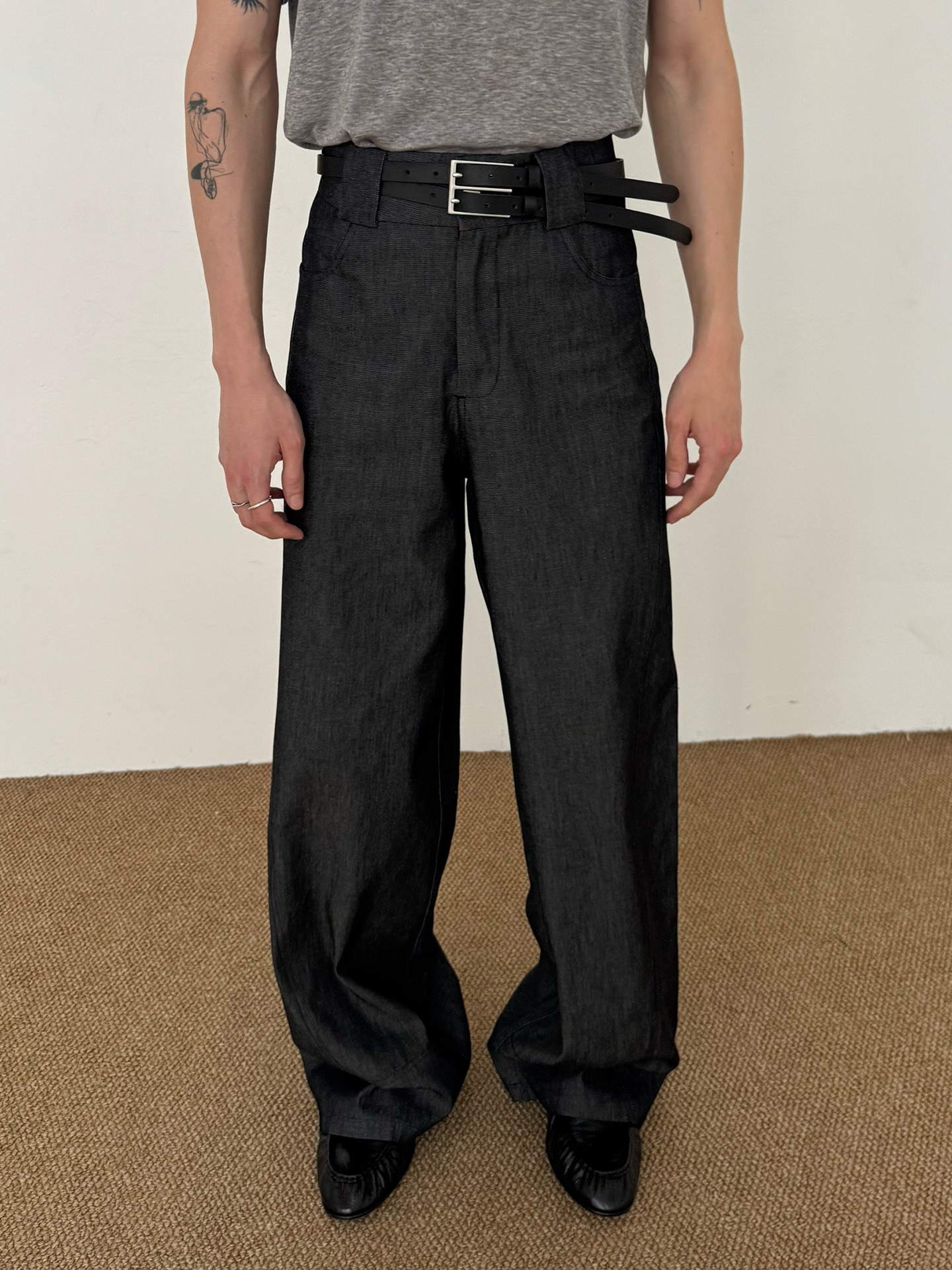 COLN Casual Thin Tapered Jeans