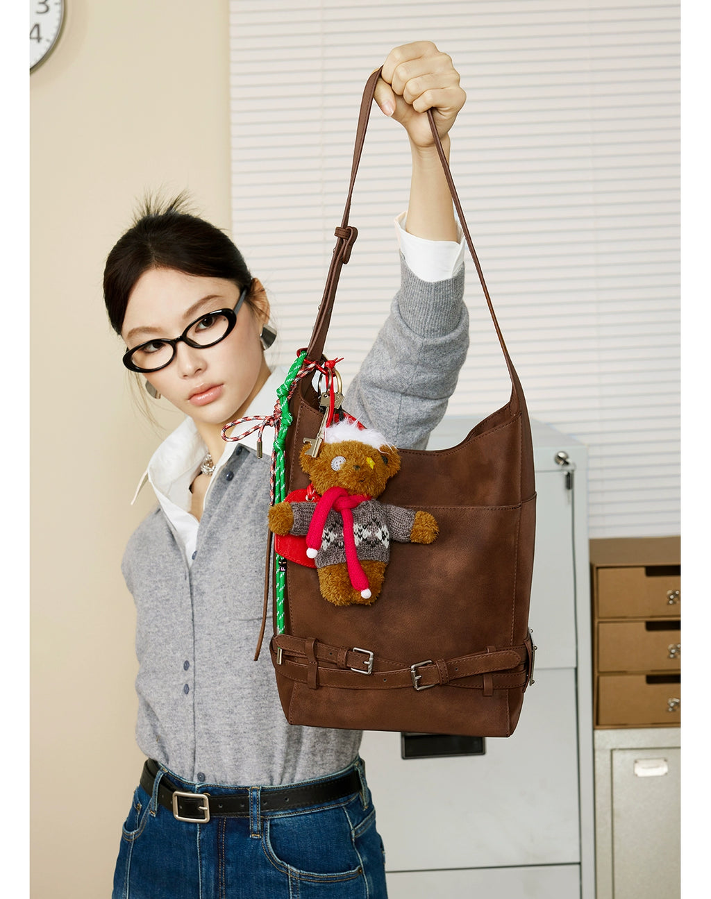 SmoSmos Retro Large Capacity Cowhide Shoulder Niche Bucket Bag