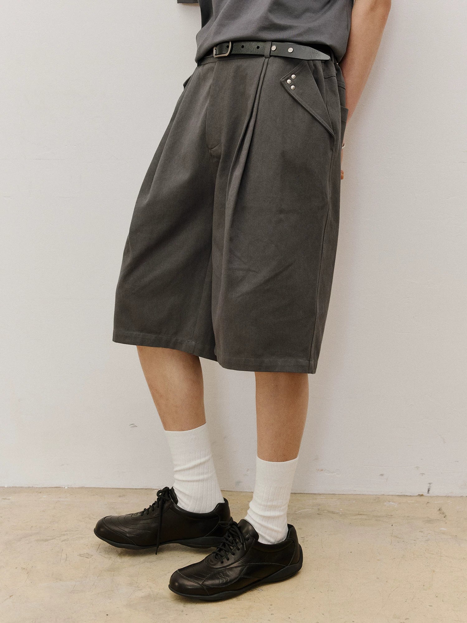 LR MADE Rivet Pleated Shorts