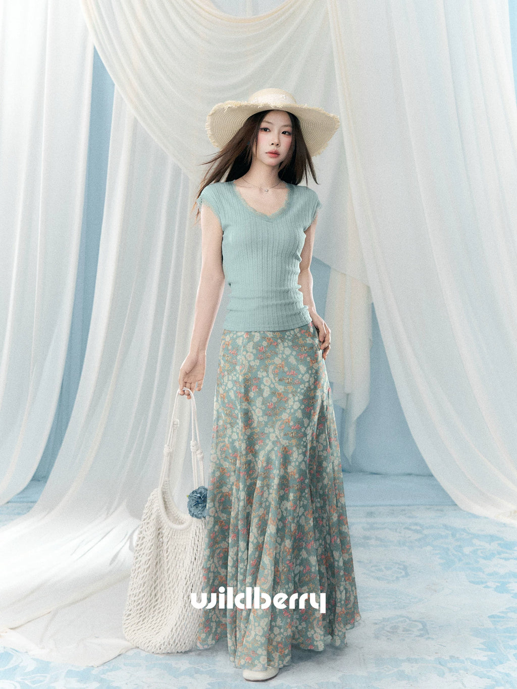 Wildberry V-neck Slim Slim Slim Lace Splicing Tee