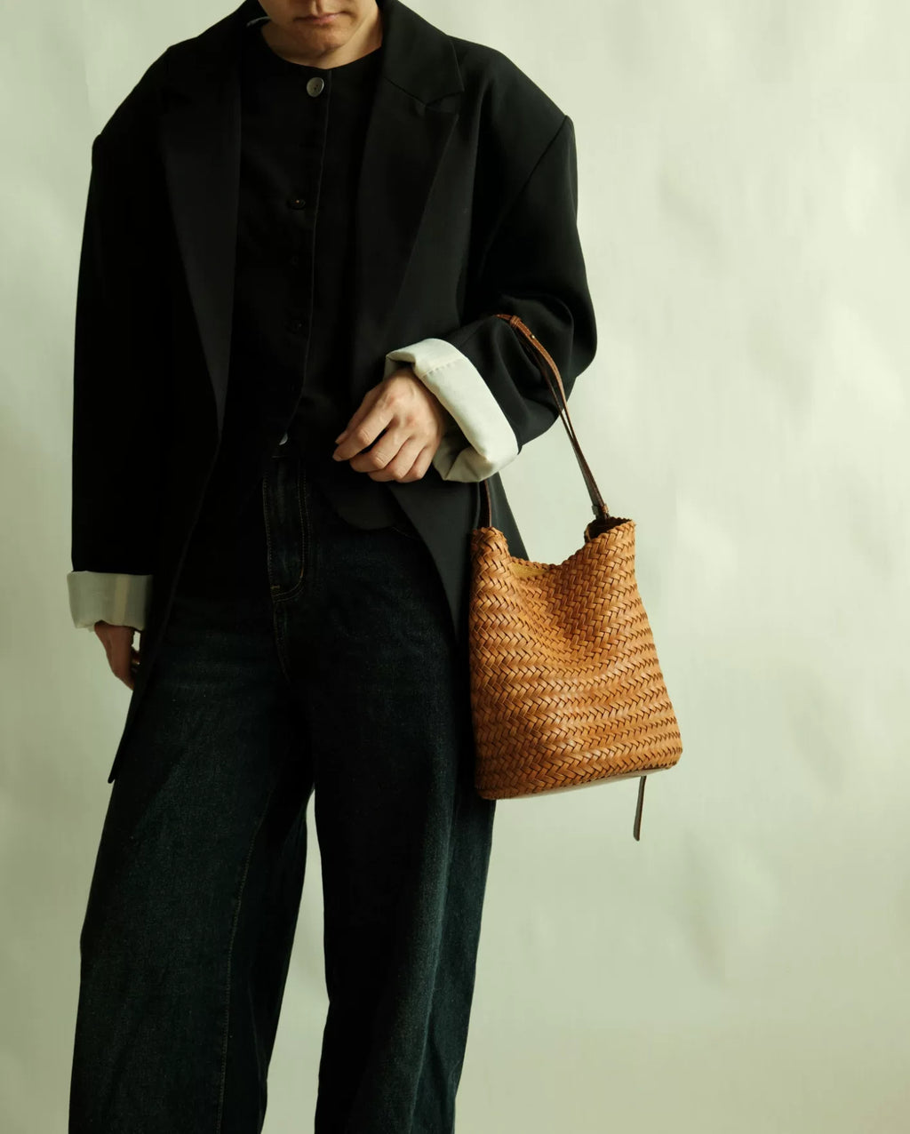 EZRO Cowhide Texture Hand-woven Messenger Bag
