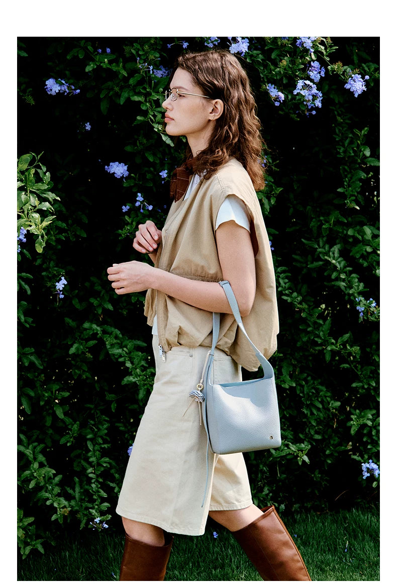 La Festin Niche Leather Messenger Bag
