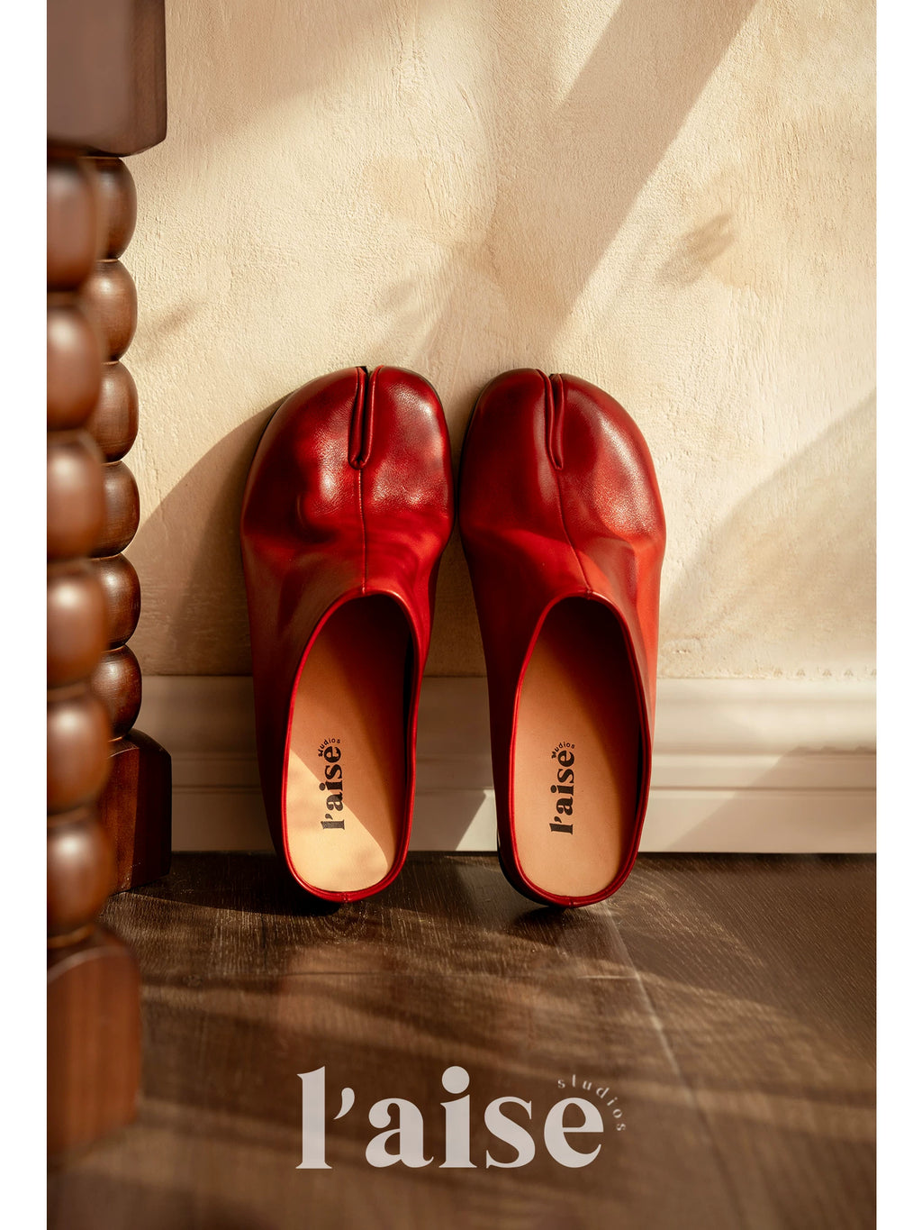L'aise Retro Outerwear Bag Head and Half Slippers