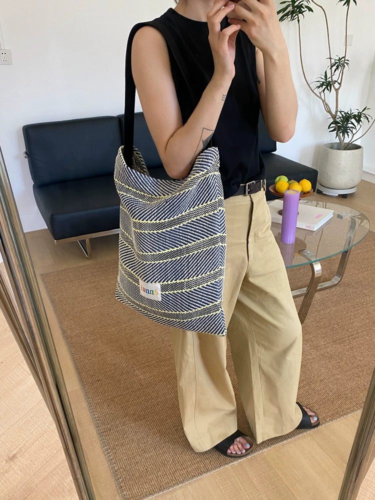 ENNUI Hand-woven Contrasting Splicing Shoulder Bag